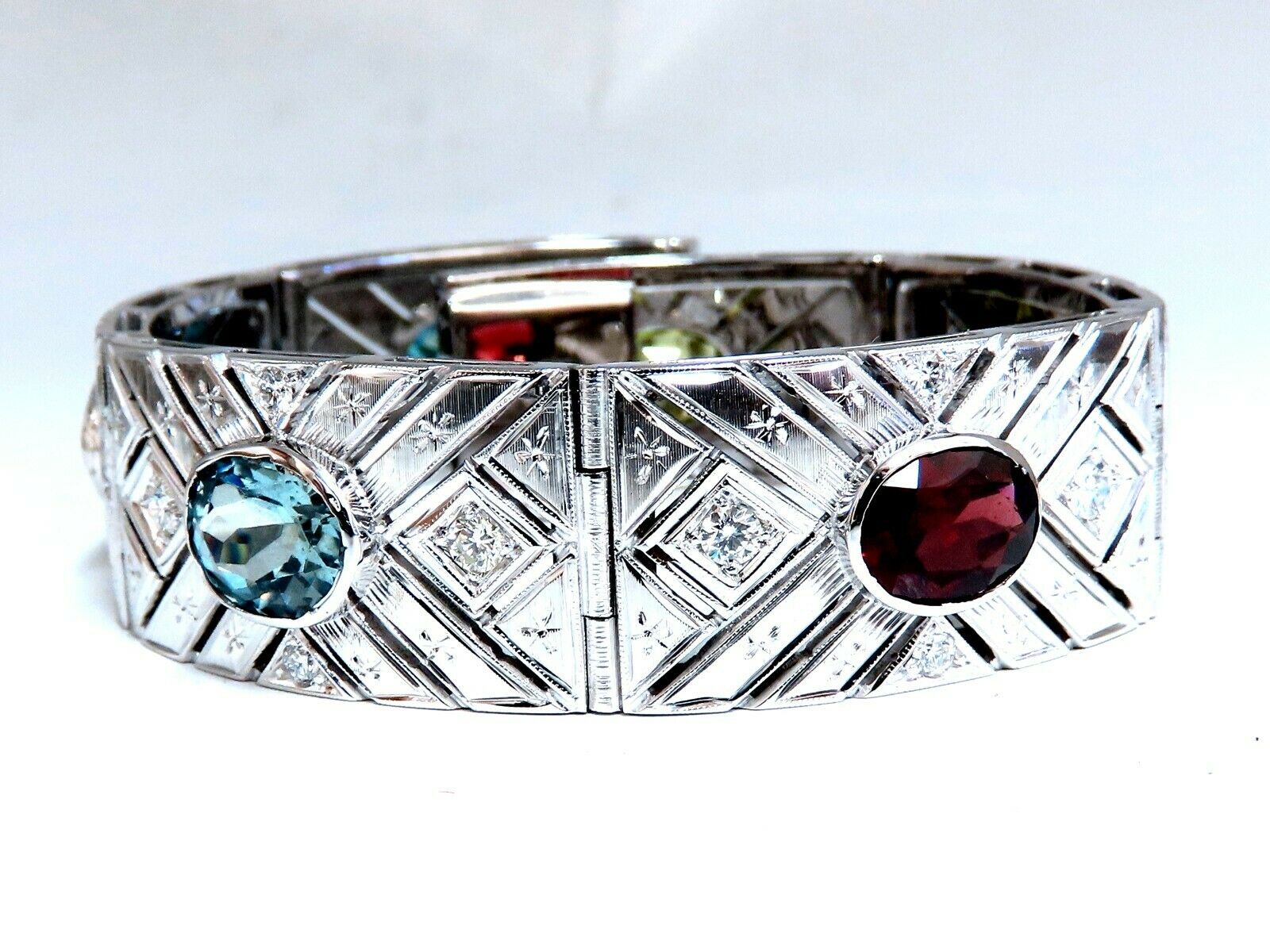 24.30ct Natural Gemstone Vintage Line Engraved Cuff Bracelet in 18K Gold - Elegant Jewelry for Weddings, Parties & Special Occasions