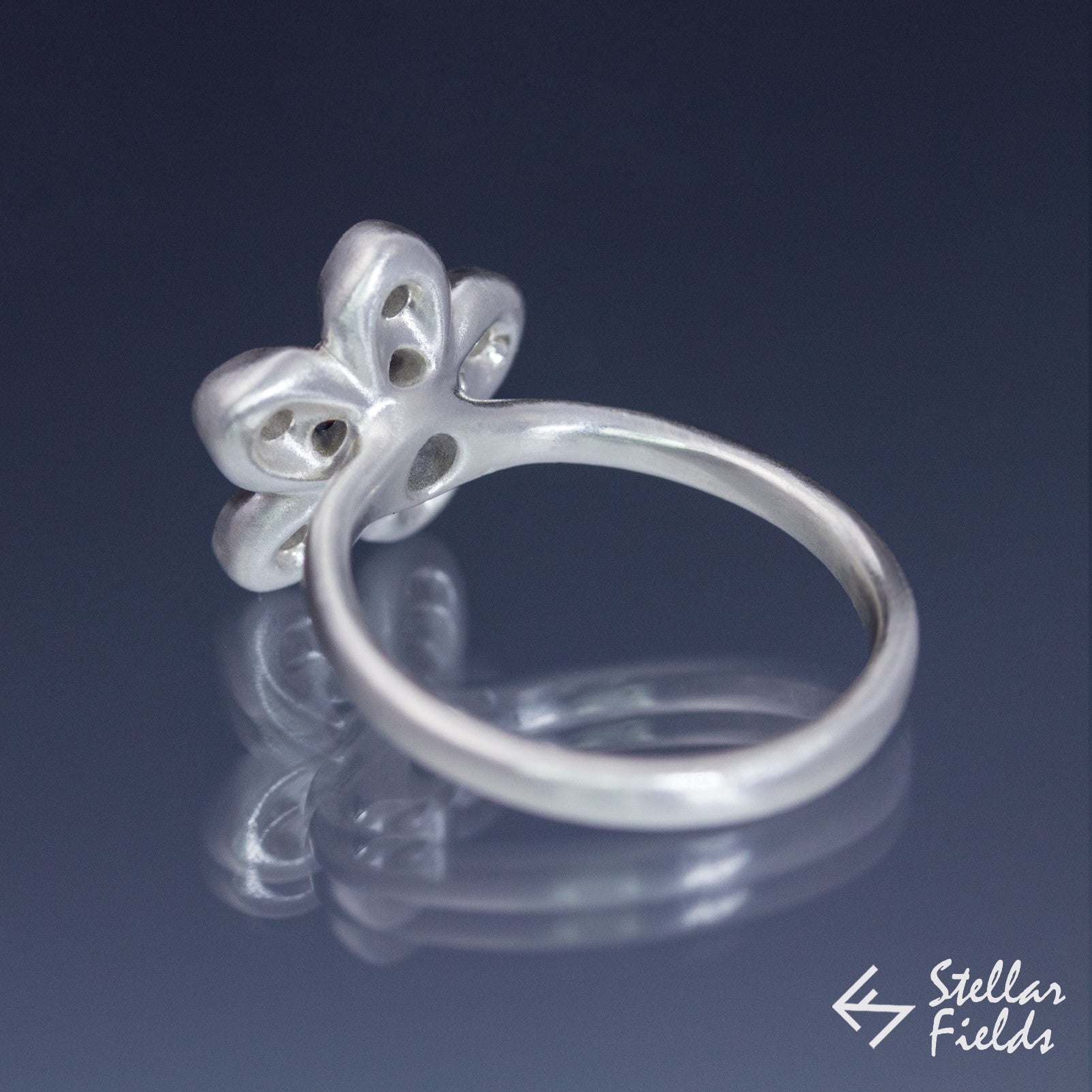 Forever Brilliant™ Round Moissanite Star Bezel Ring - Elegant Modern Jewelry for Engagement, Wedding, Anniversary & Everyday Wear