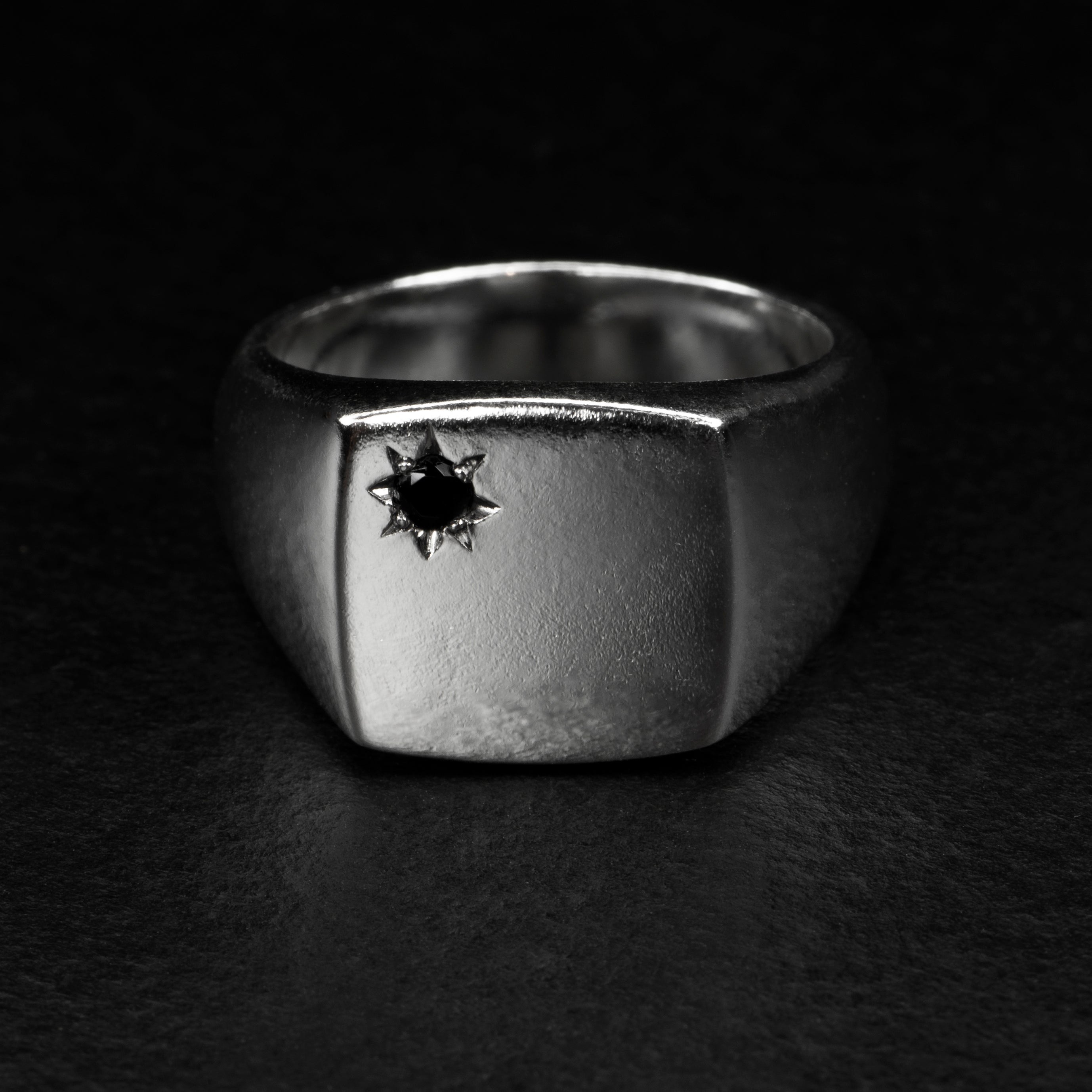 Square Signet Ring for Men & Women - Minimalist Stainless Steel Pinky Ring - Engraved Initials & Custom Design - Perfect for Everyday Wear, Gifts & Special Occasions