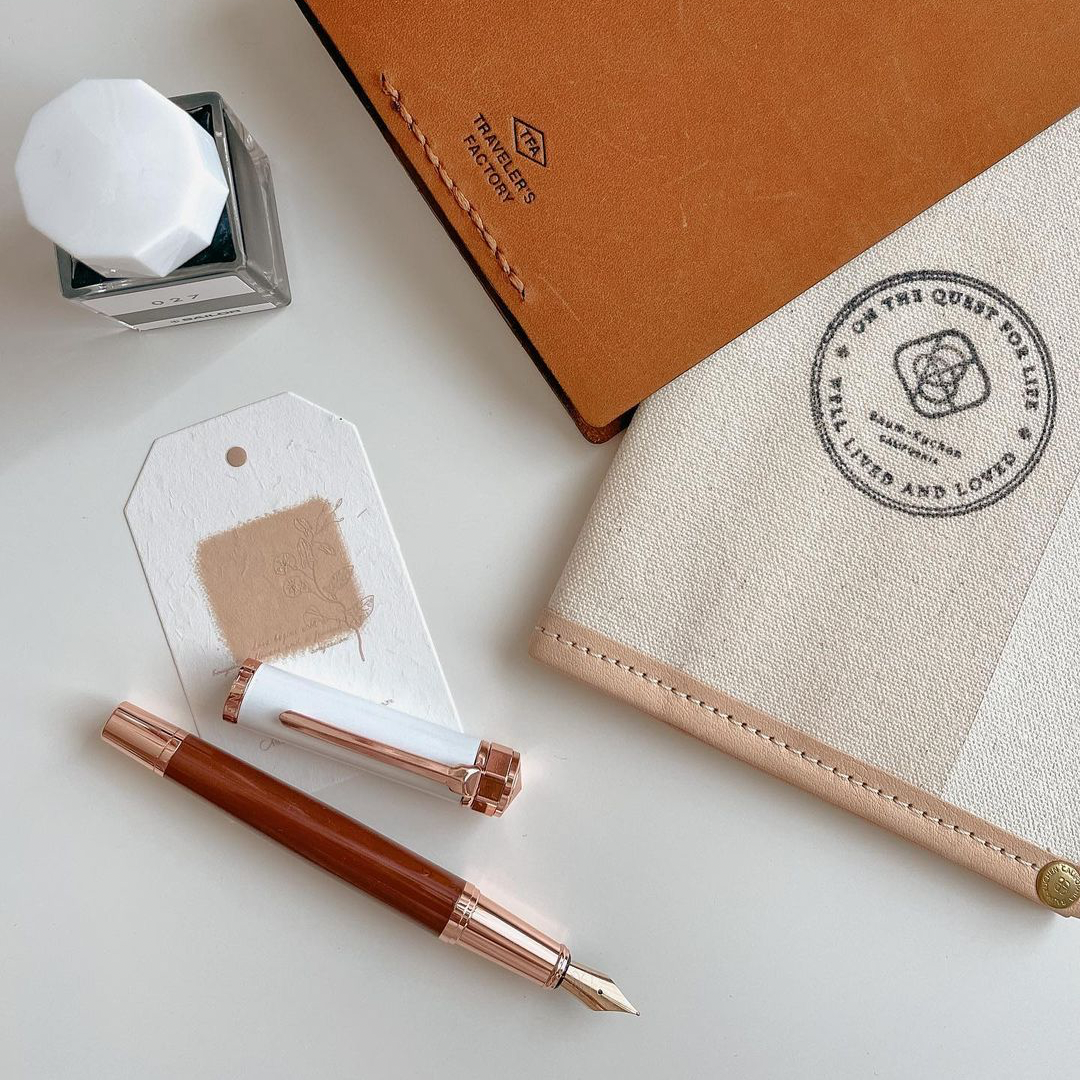 Luxury Ivory Suede Rose Gold Fountain Pen - Elegant Writing Instrument for Calligraphy, Business Signatures & Gift Giving