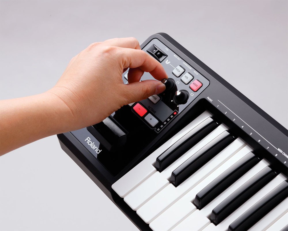 Roland A-49-BK 49-Key MIDI Keyboard Controller - Professional USB MIDI Keyboard for Music Production, Recording & Live Performance - Perfect for Home Studio, DJ Setup & Beat Making (Japan Import)