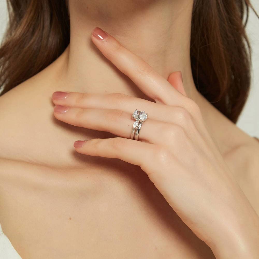 BERRICLE Sterling Silver 3-Stone Oval Cut Cubic Zirconia Engagement Ring Set for Women, 2.5 Carat CZ Wedding Band, Rhodium Plated Size 4-10 - Perfect for Proposals, Anniversaries & Bridal Jewelry