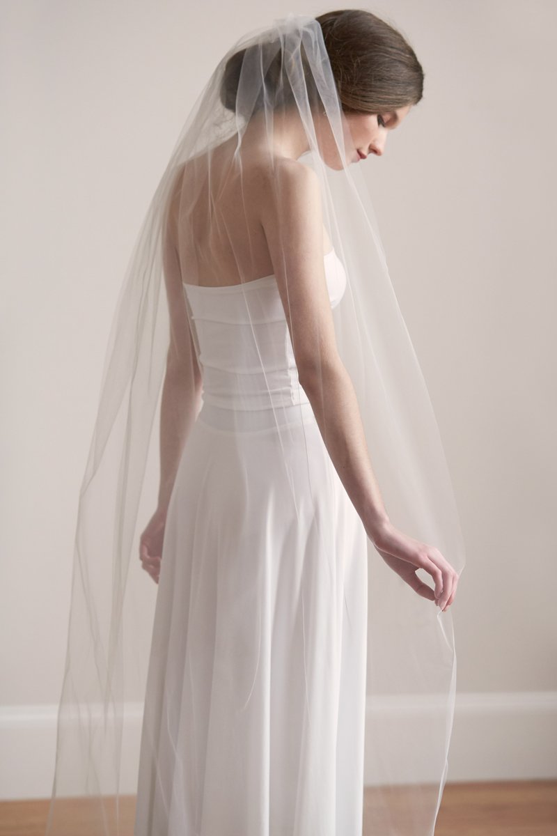 Elegant Sheer Wedding Veil - Lightweight Bridal Accessory for Church Ceremony & Outdoor Weddings