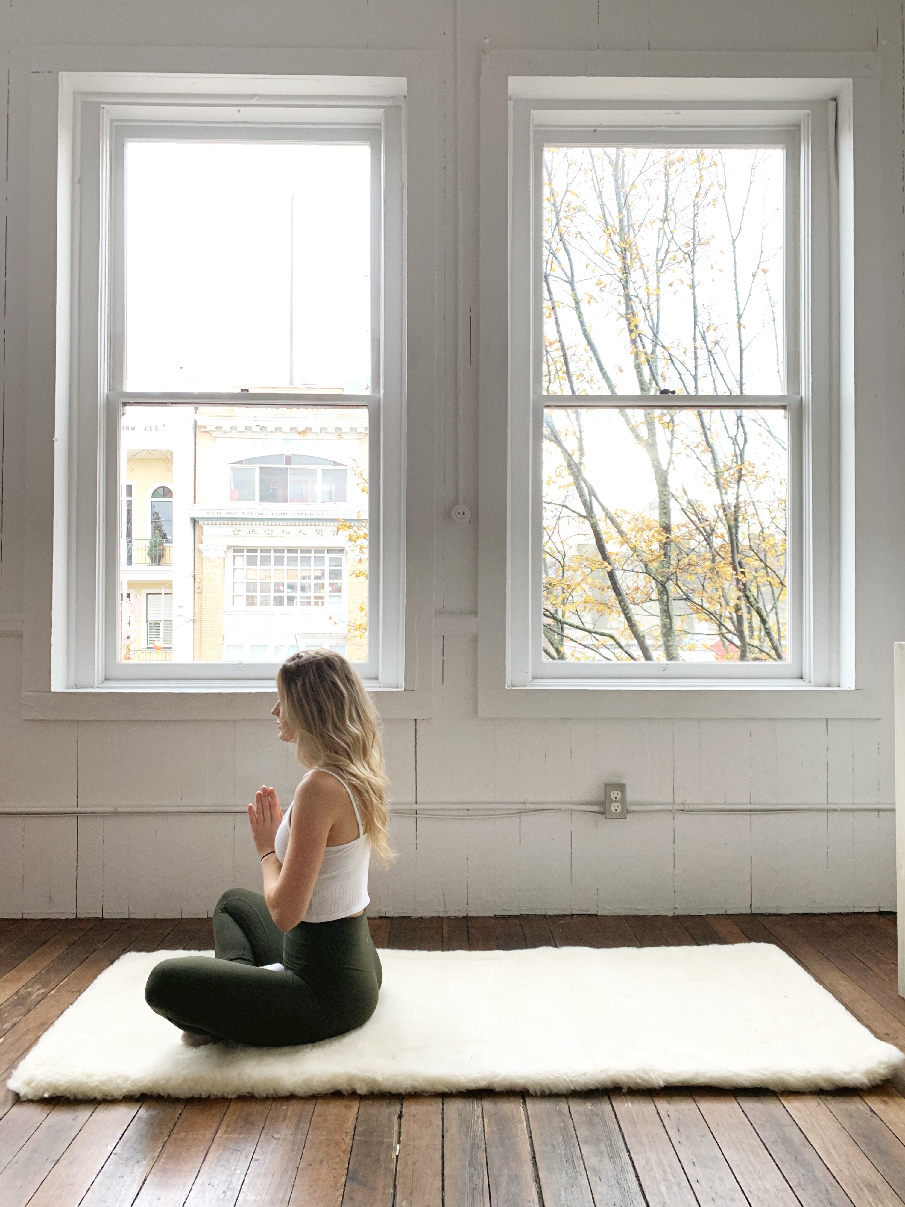 Premium Sheep Wool Yoga Mat - Eco-Friendly, Non-Slip & Ultra Soft for Home & Studio Workouts - Ideal for Hot Yoga, Meditation & Pilates Practice