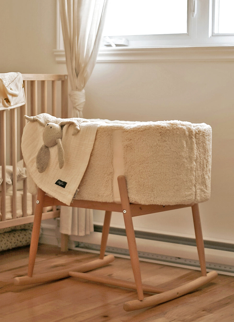 Charlie Crane KUKO Baby Bassinet - Modern Wooden Crib for Newborns & Infants - Portable Nursery Bed for Bedroom, Nursery, or Travel - Perfect Baby Shower Gift