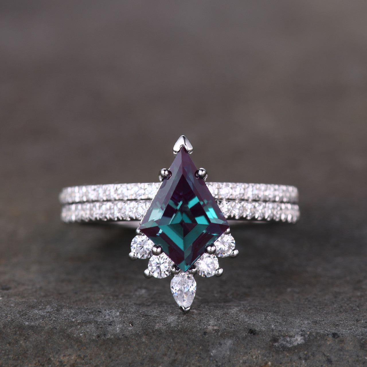 Unique Kite Cut Alexandrite & Moissanite Engagement Ring - Solitaire Half Eternity Stacking Bridal Set for Wedding, Proposal & Anniversary Gifts