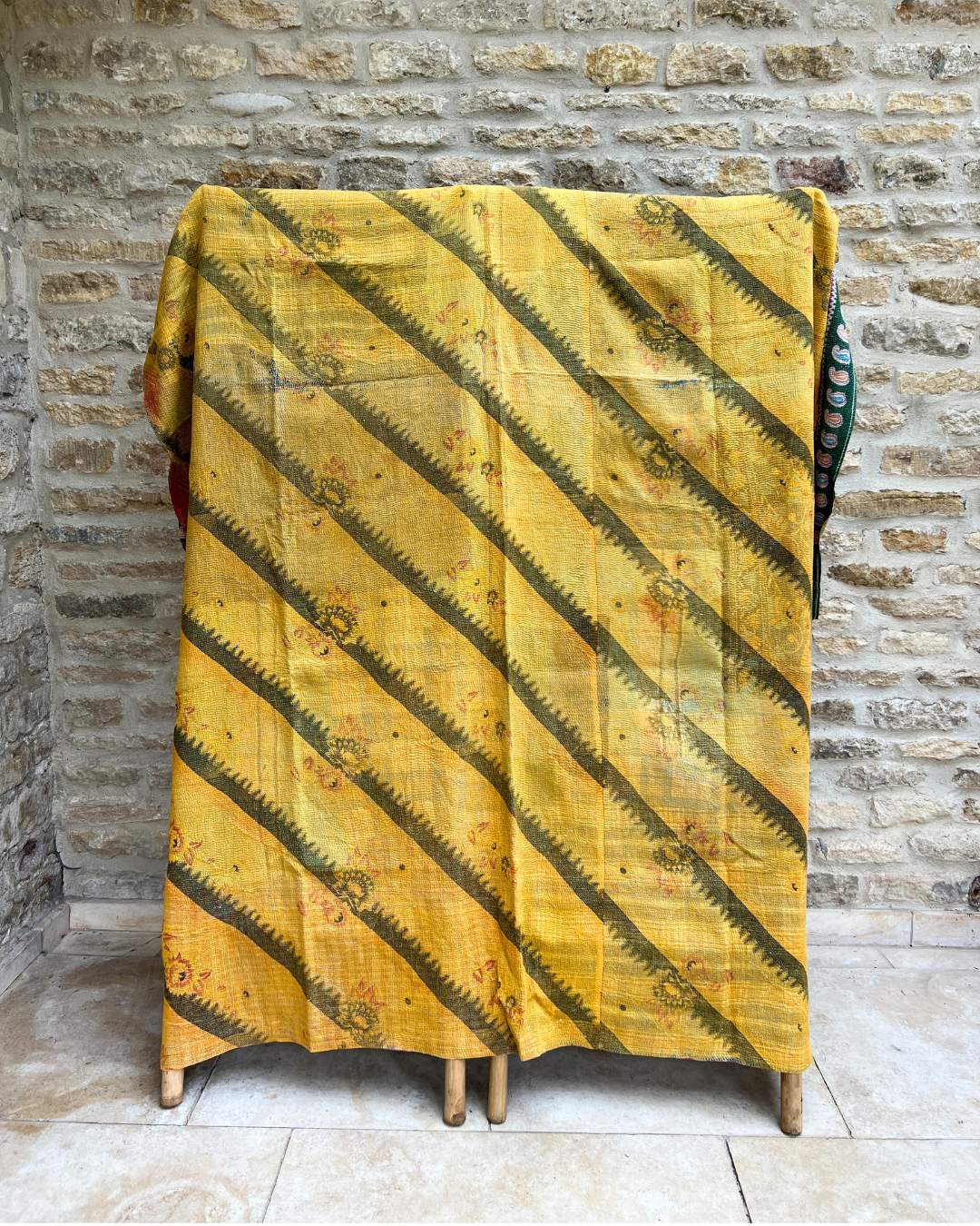 Lightweight Kantha Quilt No. 423 - Handmade Cotton Throw Blanket for Bed, Sofa & Travel - Perfect for Home Decor, Cozy Nights and Gifts