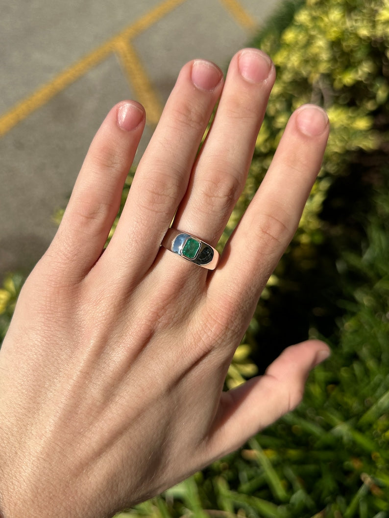 0.85ct Natural Green Emerald Solitaire Ring for Men & Women - Sterling Silver Bezel Set Vertical Unisex Ring - Perfect for Engagement, Wedding, Anniversary & Everyday Wear