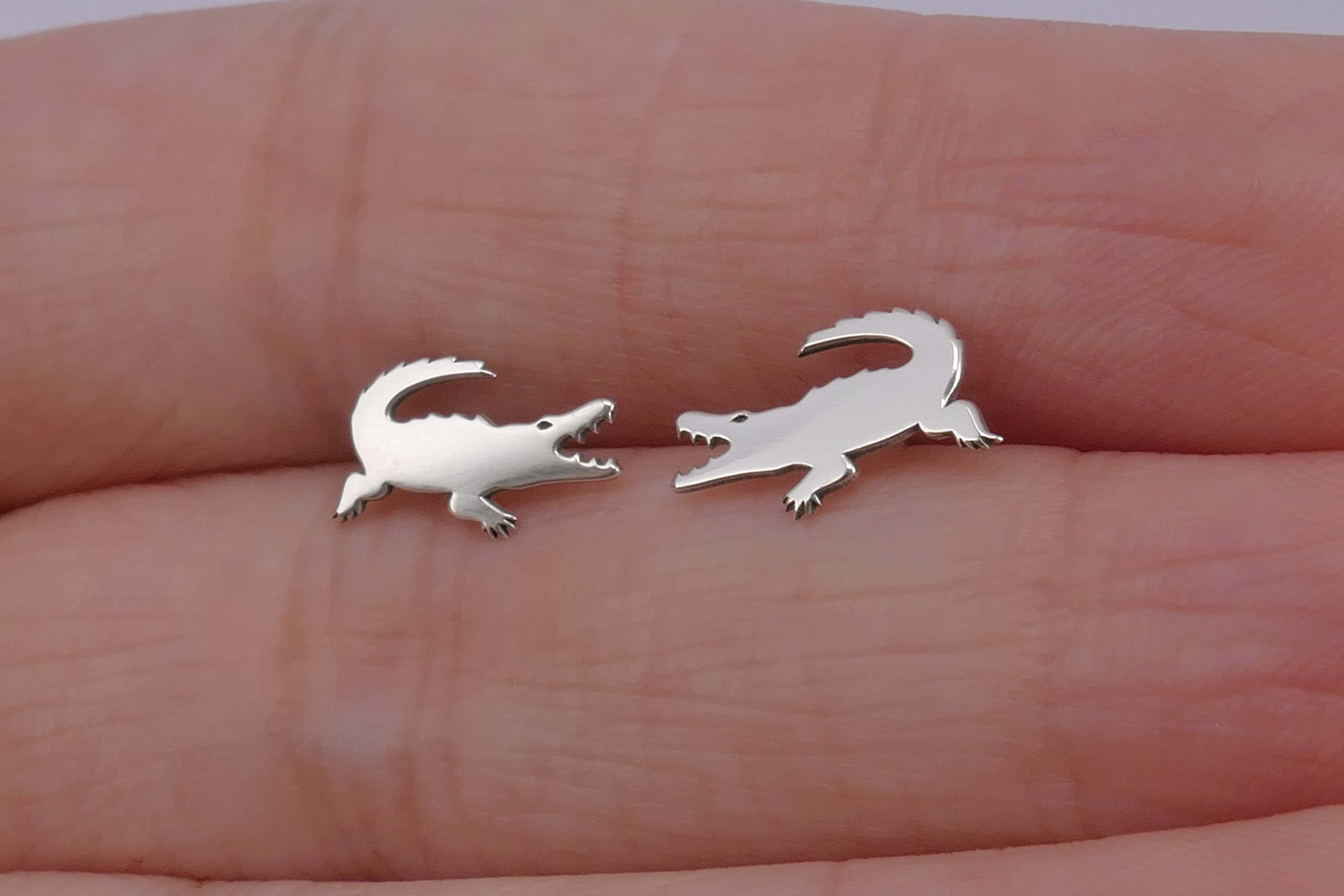 Sterling Silver Crocodile Stud Earrings for Women - Hypoallergenic & Durable Fashion Jewelry - Perfect for Casual Wear, Parties & Gifts