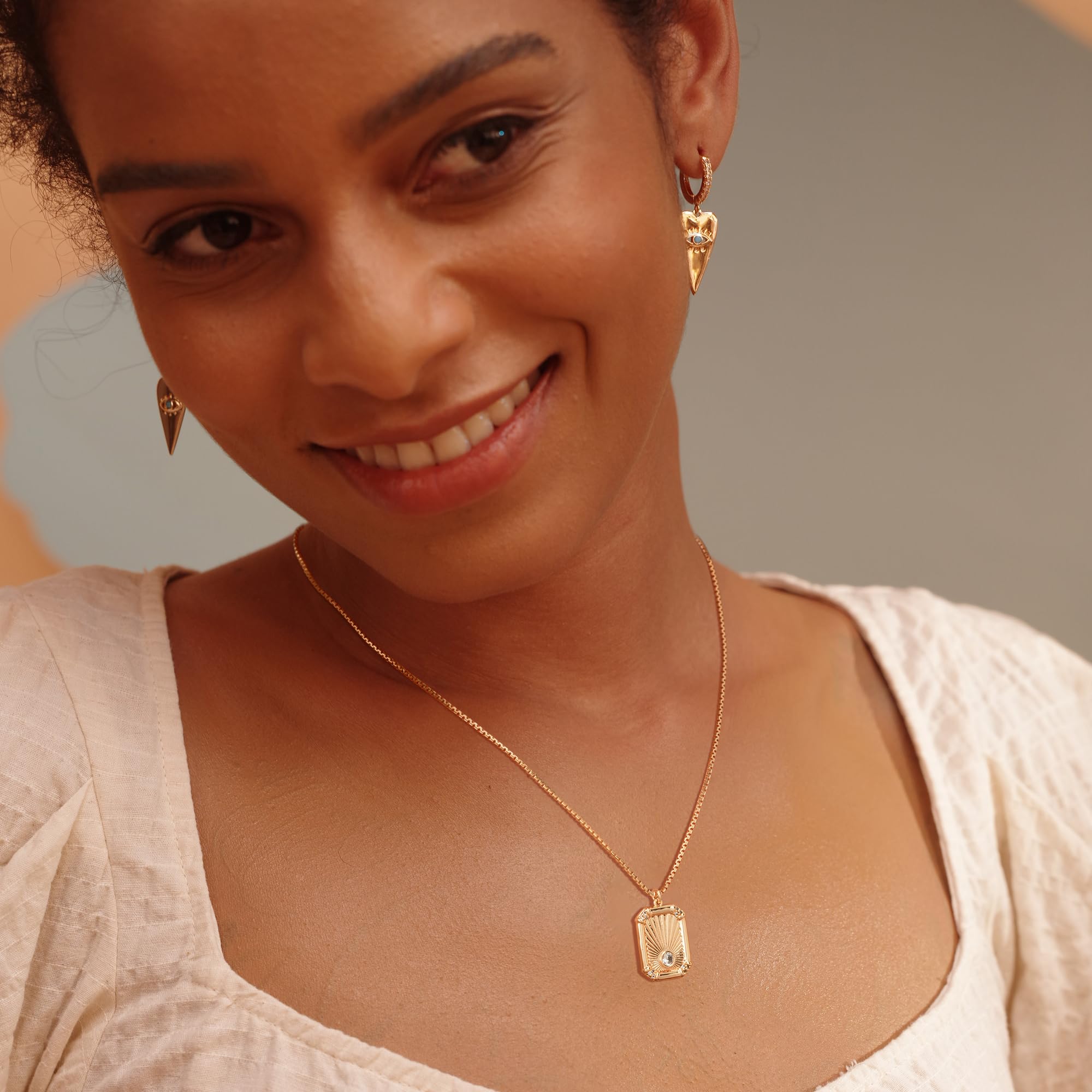 Fettero Women's Custom Engraved Gold Coin Necklace - Round Disc Pendant with Dainty Chain, Trendy Jewelry Gift for Her | Perfect for Everyday Wear, Date Nights & Special Occasions
