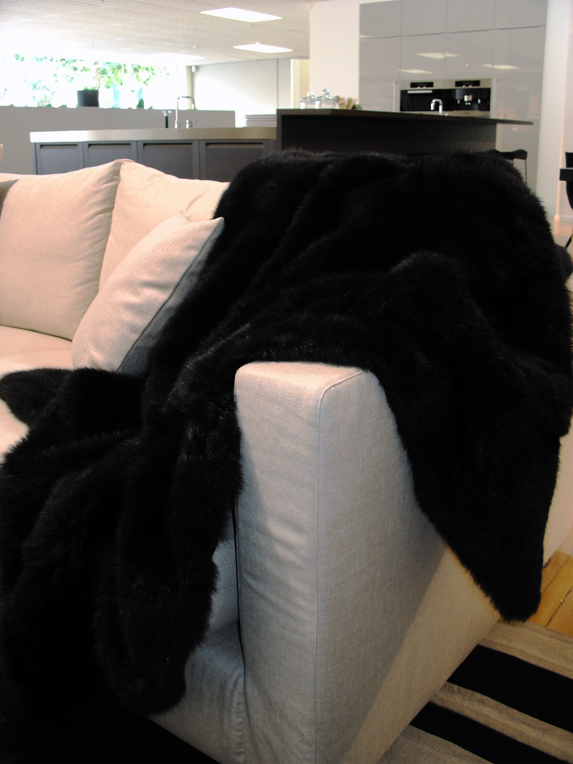 Luxury Black Possum Fur Throw Blanket - Soft & Warm Winter Bedding for Cozy Home Decor, Perfect for Sofa, Bed, and Fireplace Lounging