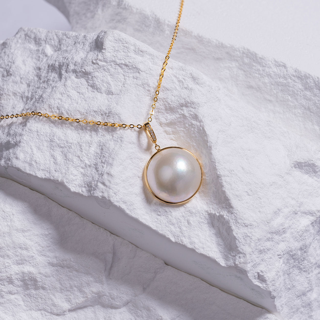 18K Gold Diamond Mabe Pearl Pendant Necklace for Women | Elegant Dome Pearl Jewelry Gift for Anniversary, Wedding & Special Occasions