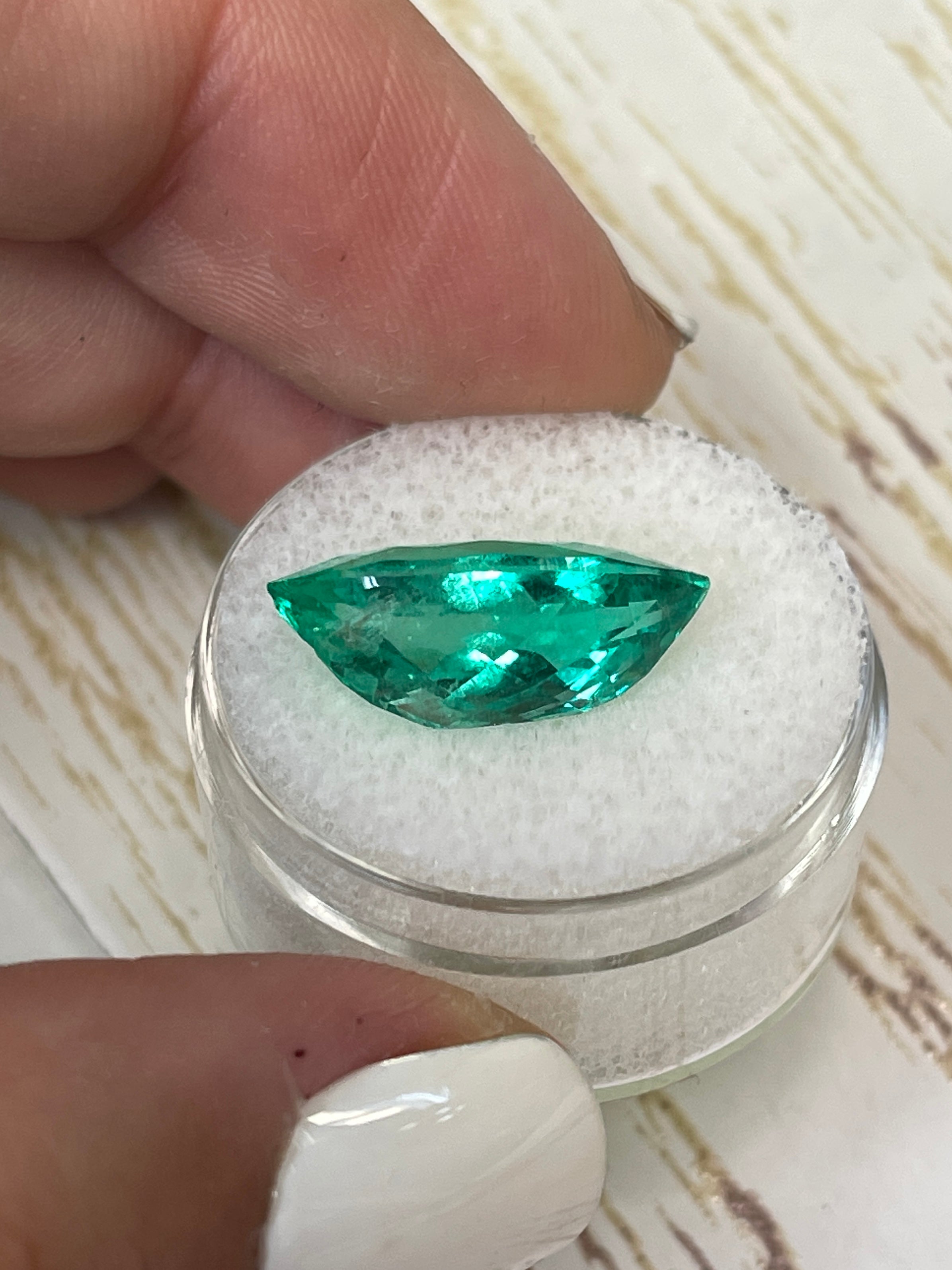 6.84 Carat 18.5x9mm Natural Colombian Green Emerald Marquise Cut Loose Gemstone for Jewelry Making - Perfect for Engagement Rings, Pendants & Earrings