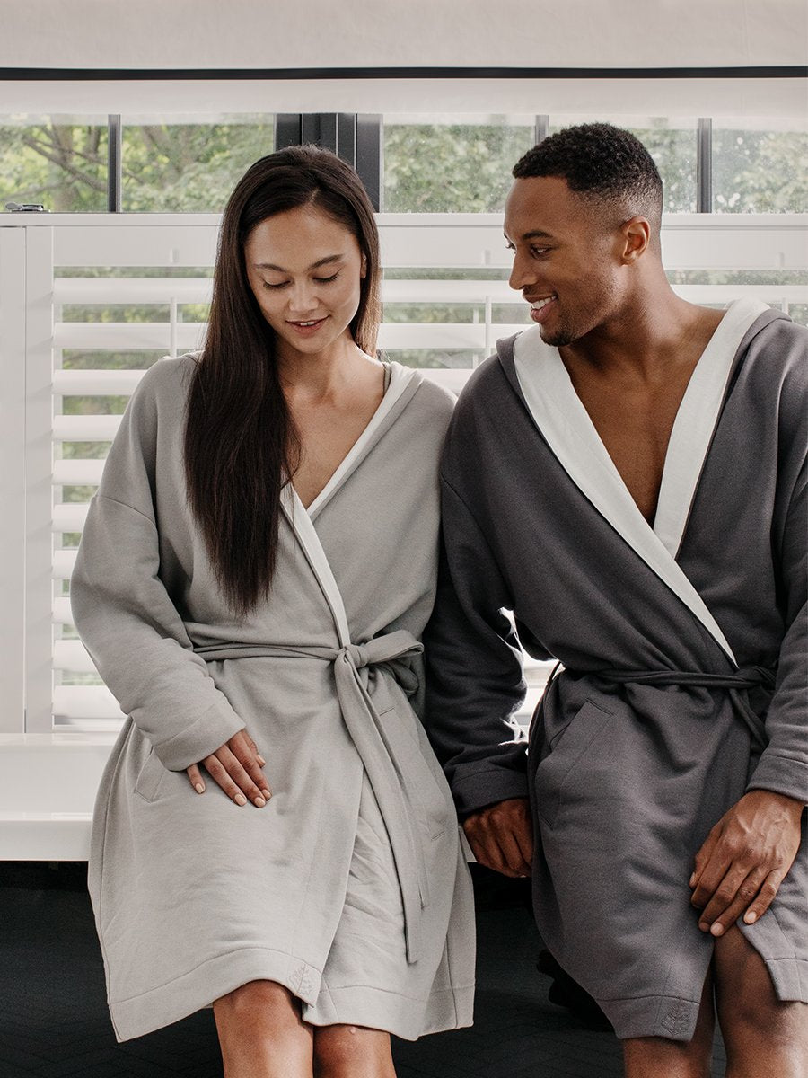 Soft Hooded Robe for Women & Men - Cozy Fleece Bathrobe with Pockets - Perfect for Spa, Lounge & Relaxation at Home