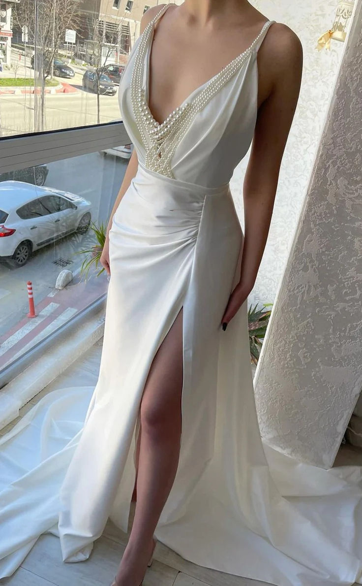 Elegant Mermaid Ivory Pearl V-Neck Satin Long Prom Dress with High Slit - Perfect for Homecoming, Formal Dances, and Evening Gala Events