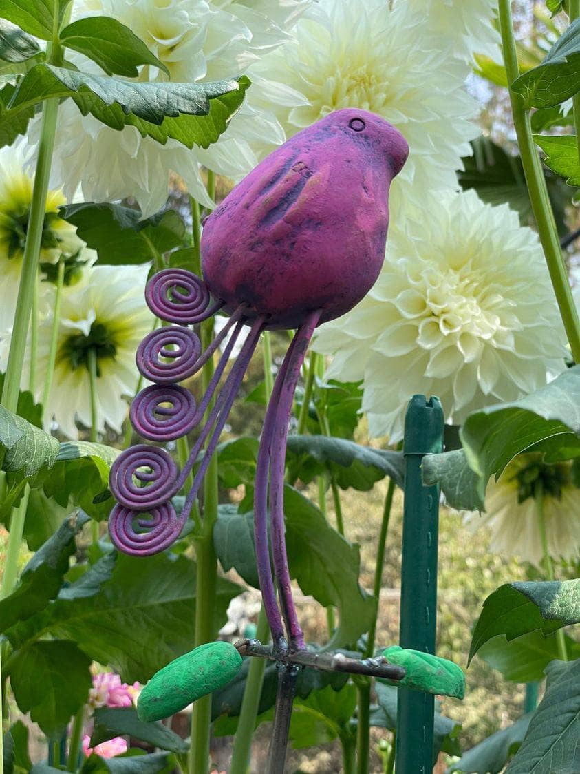 Decorative Standing Birds Garden Stakes - Outdoor Metal Bird Yard Decor for Lawn, Patio & Flower Beds - Perfect for Spring Gardening & Backyard Landscaping