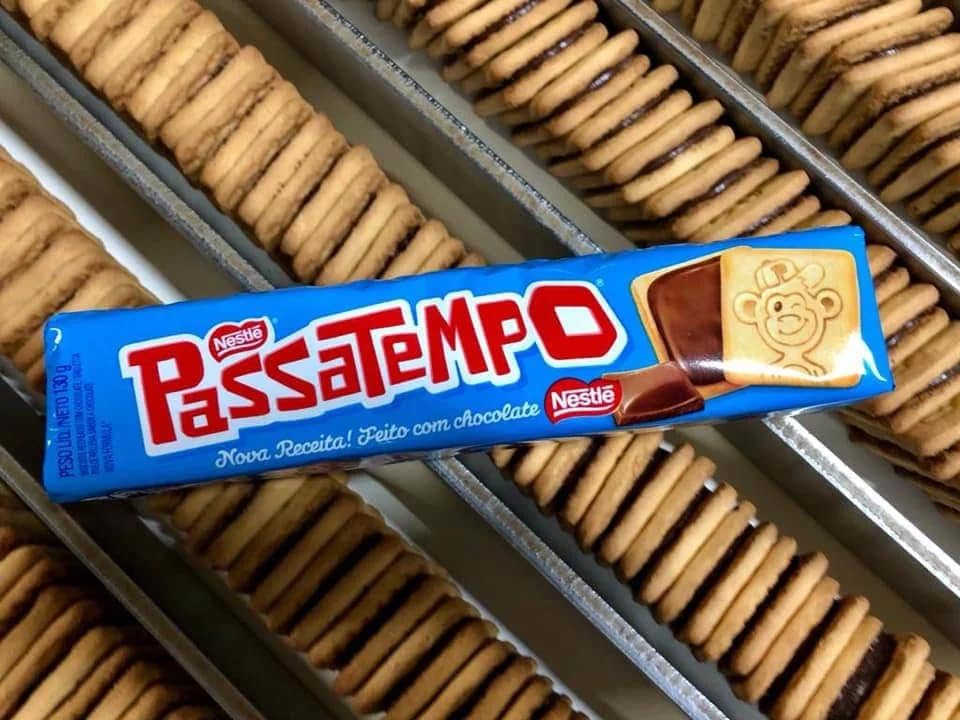 Brazilian Chocolate Filled Biscoito Passatempo Cookies 130g (4.58oz) - Authentic Imported Brazilian Snacks - Perfect for Coffee Breaks, Afternoon Tea & Gift Giving