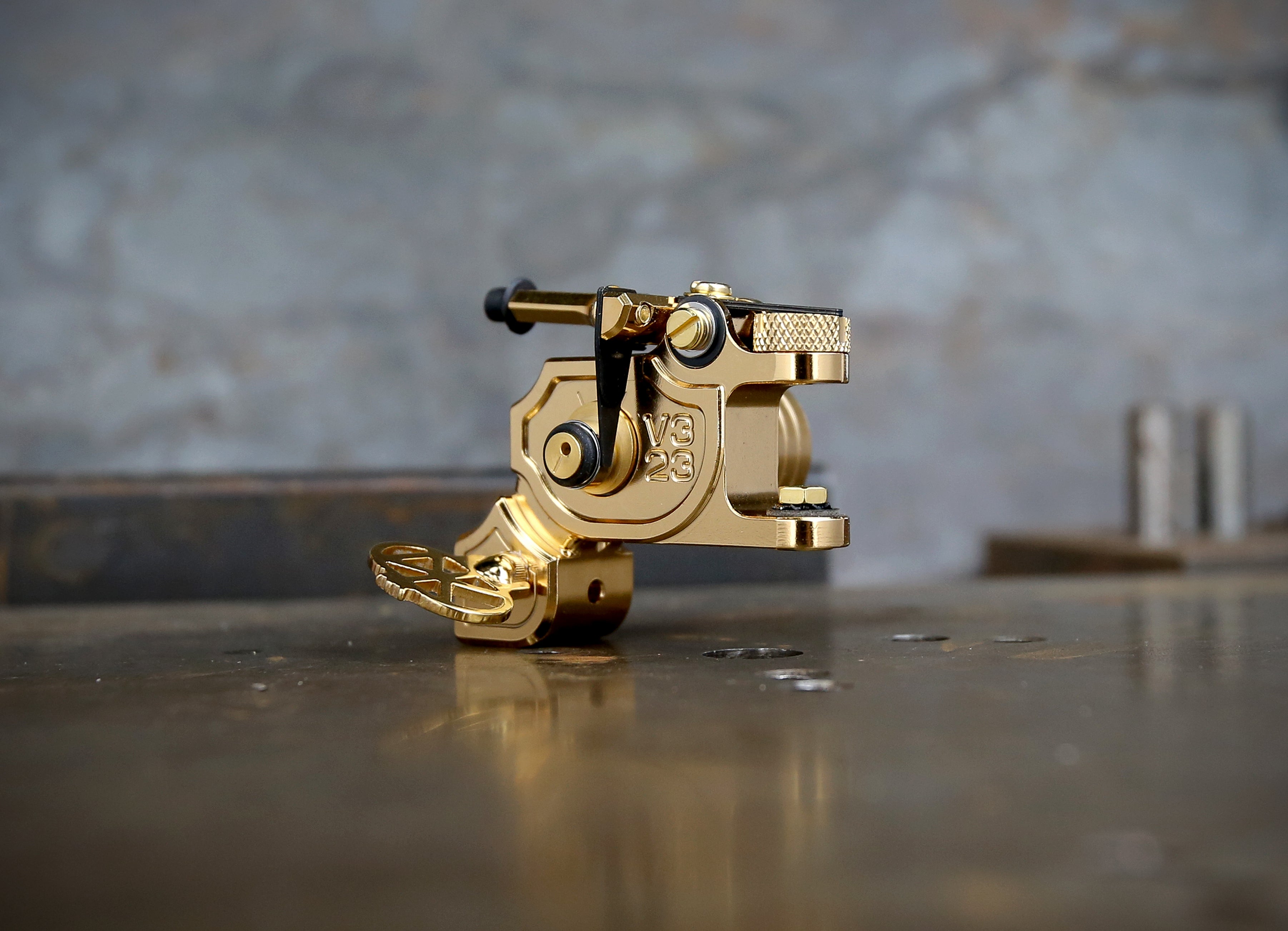 Dan Kubin V3/23 Sidewinder Featherweight Gold x Gold CC - Premium Lightweight Knife for Outdoor Adventures, Camping & EDC