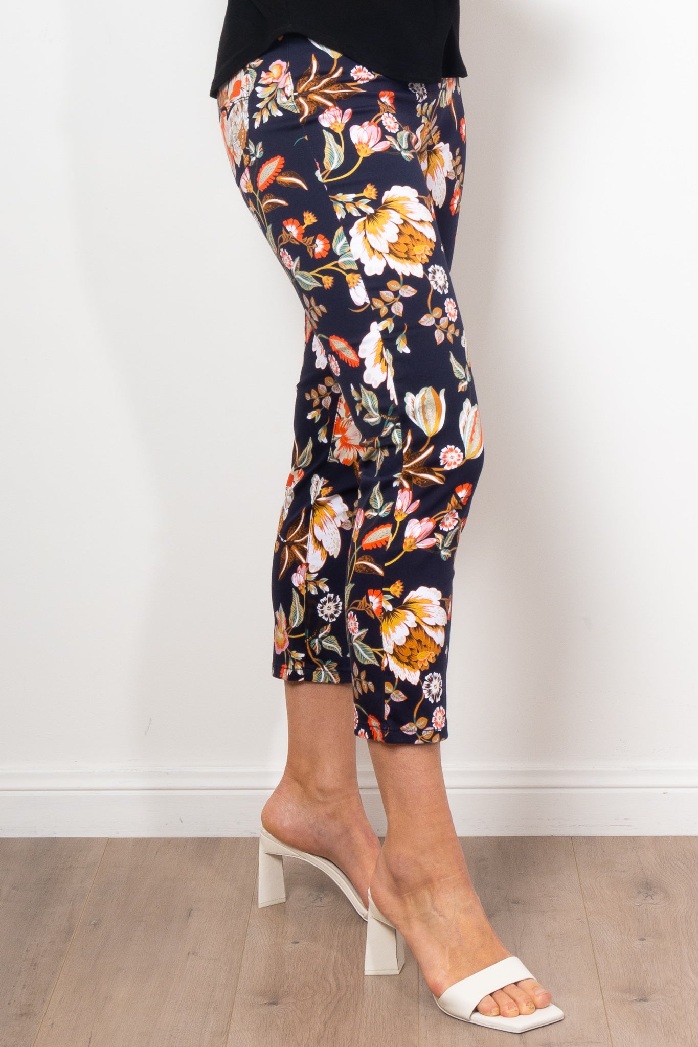 Vassalli Freya Print 7/8 Lightweight Pants for Women - Floral Yoga Pants, Stretchy Lounge Pants for Workout, Travel & Casual Wear