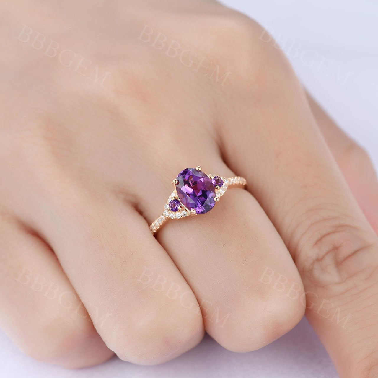 Vintage 6x8mm Oval Cut Amethyst Diamond Engagement Ring in 14K Yellow Gold - Perfect for Proposals, Anniversaries & Romantic Gifts