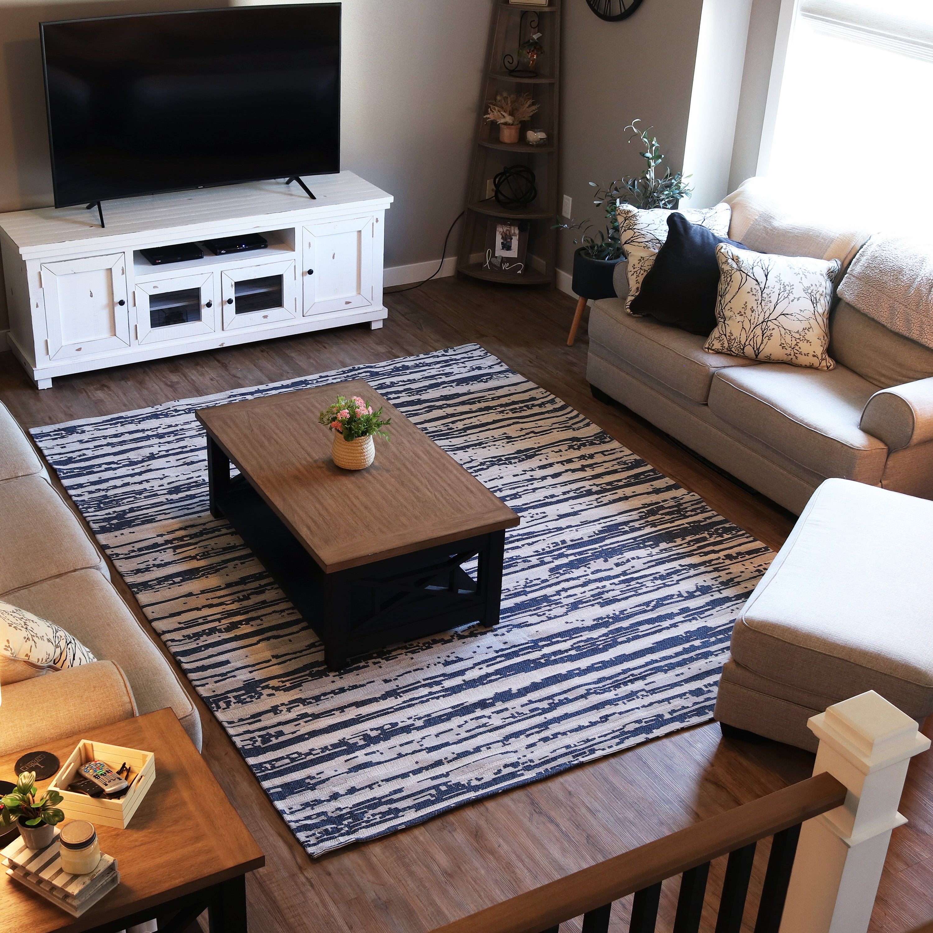 Stylish Sunnydaze Indoor Area Rug - Soft & Durable for Living Room, Bedroom & Home Decor - Perfect for Cozy Spaces & Modern Interiors