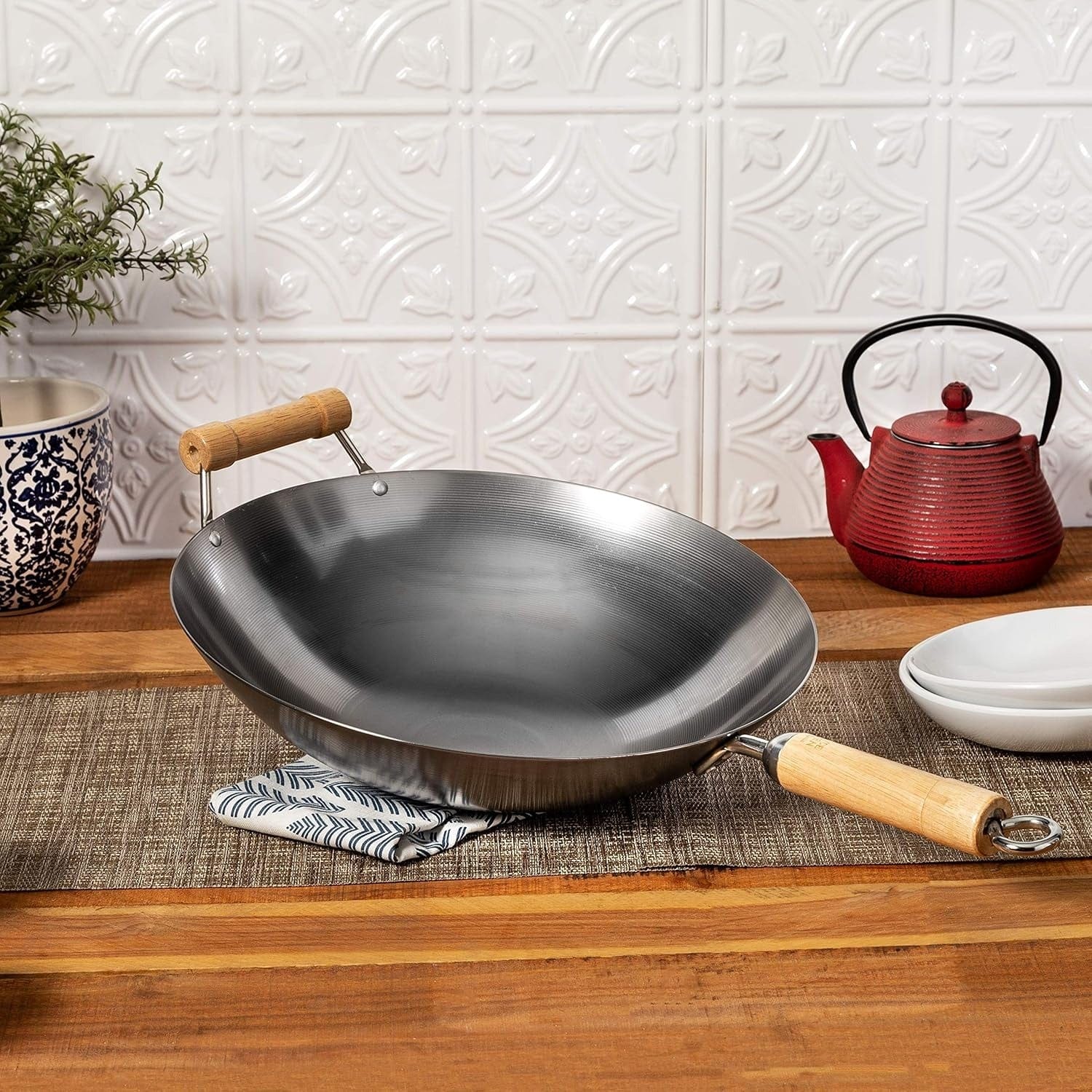Joyce Chen 14-Inch Flat Bottom Carbon Steel Wok - Professional Chinese Stir Fry Pan for High Heat Cooking - Perfect for Home Chefs & Restaurant-Style Stir-Frying, Sautéing & Deep Frying