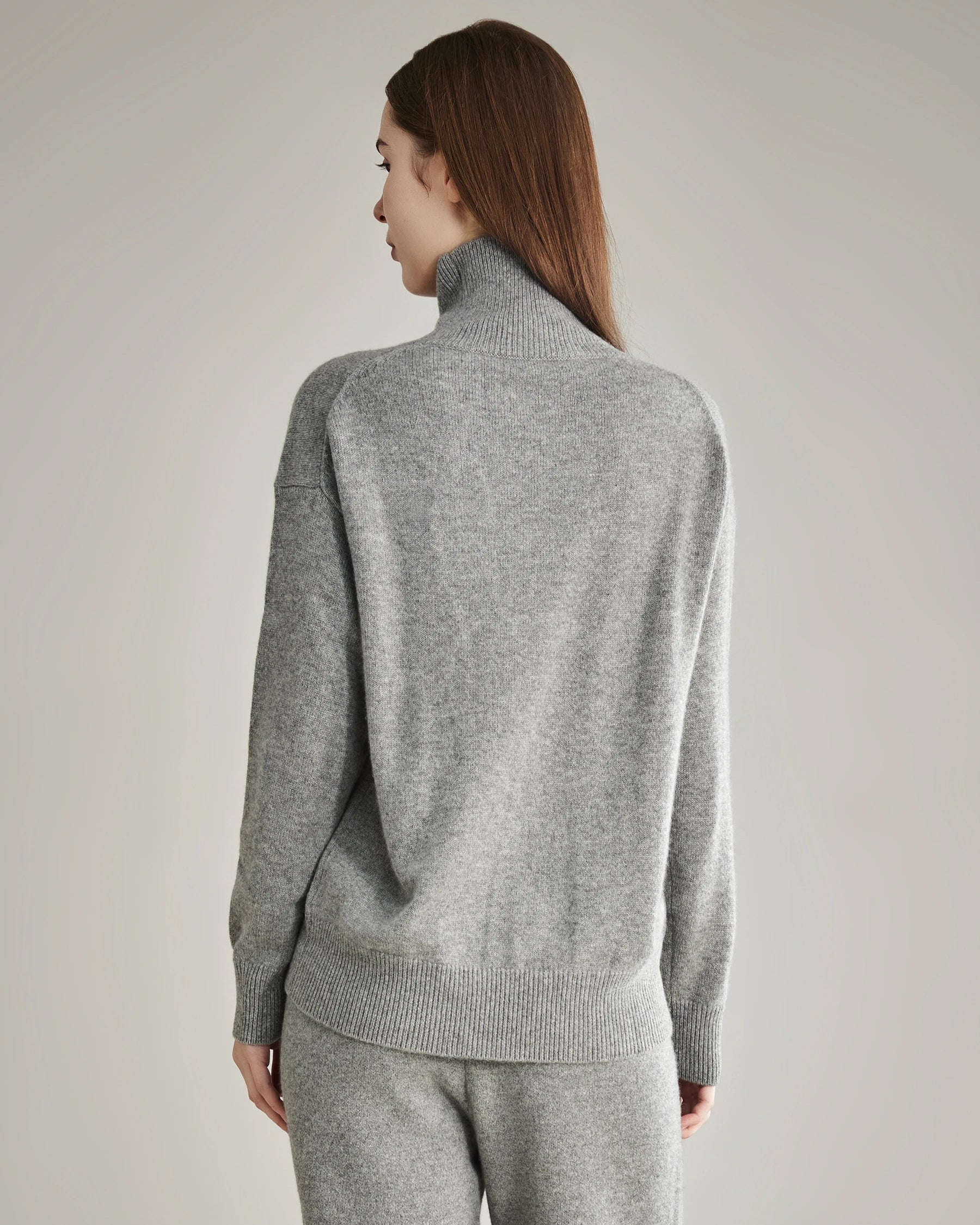 Luxury Women's Oversized Turtleneck Cashmere Sweater - Soft & Warm Winter Pullover for Casual Outfits, Office Wear & Holiday Fashion