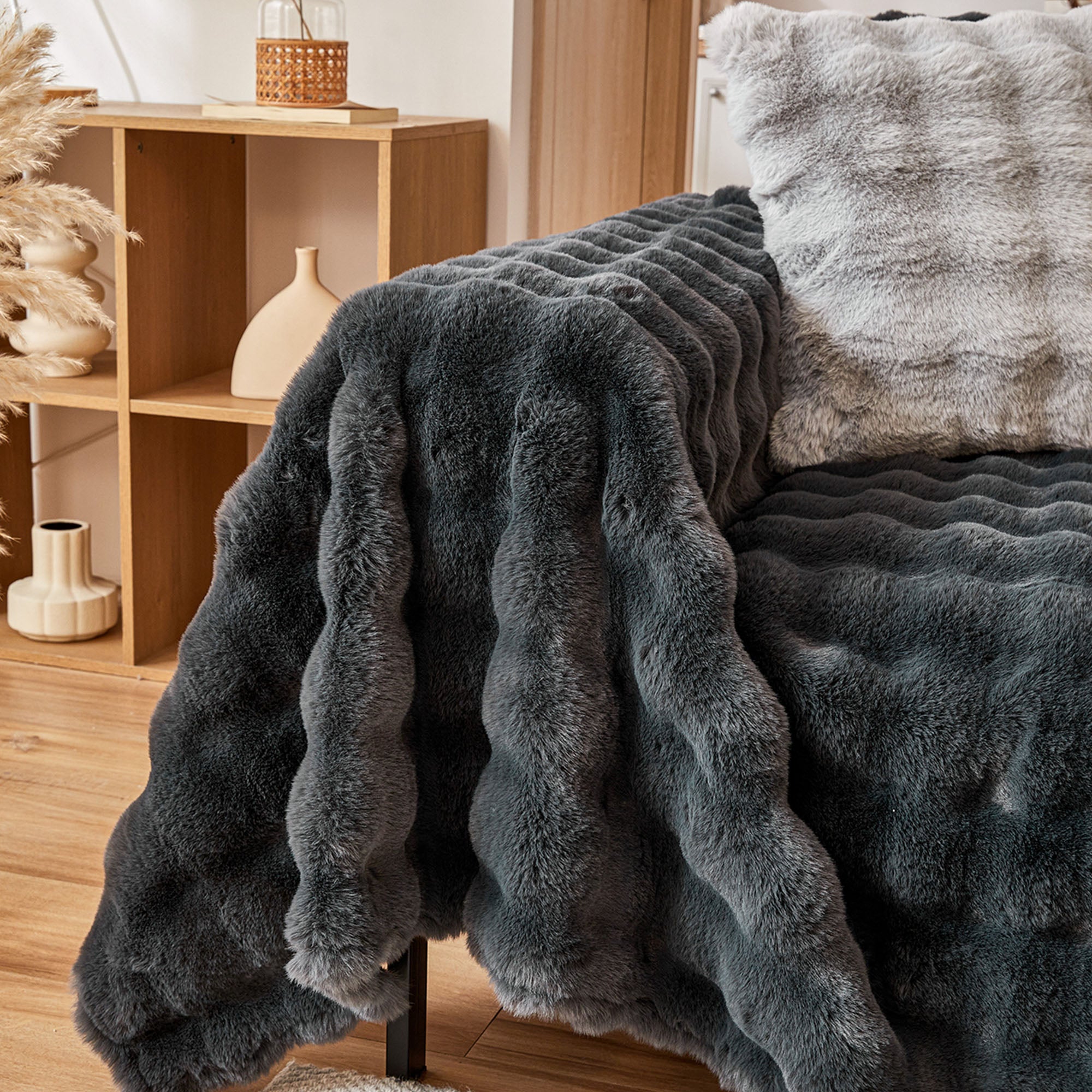 Luxury Faux Fur Sofa Cover - Soft & Cozy Couch Protector for Living Room, Bedroom - Perfect for Winter, Home Decor, Pet-Friendly Furniture Protector
