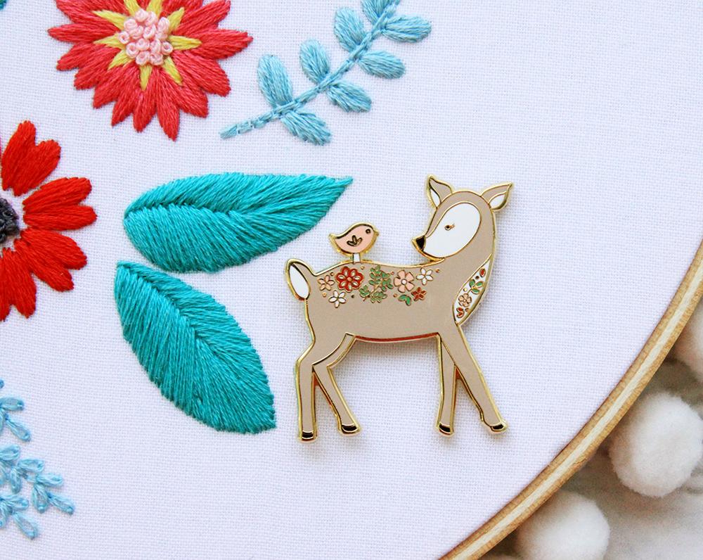 Floral Deer Needle Minder for Embroidery & Cross Stitch - Magnetic Pin Holder for Sewing, Quilting & Crafting - Perfect Gift for Needleworkers & DIY Enthusiasts