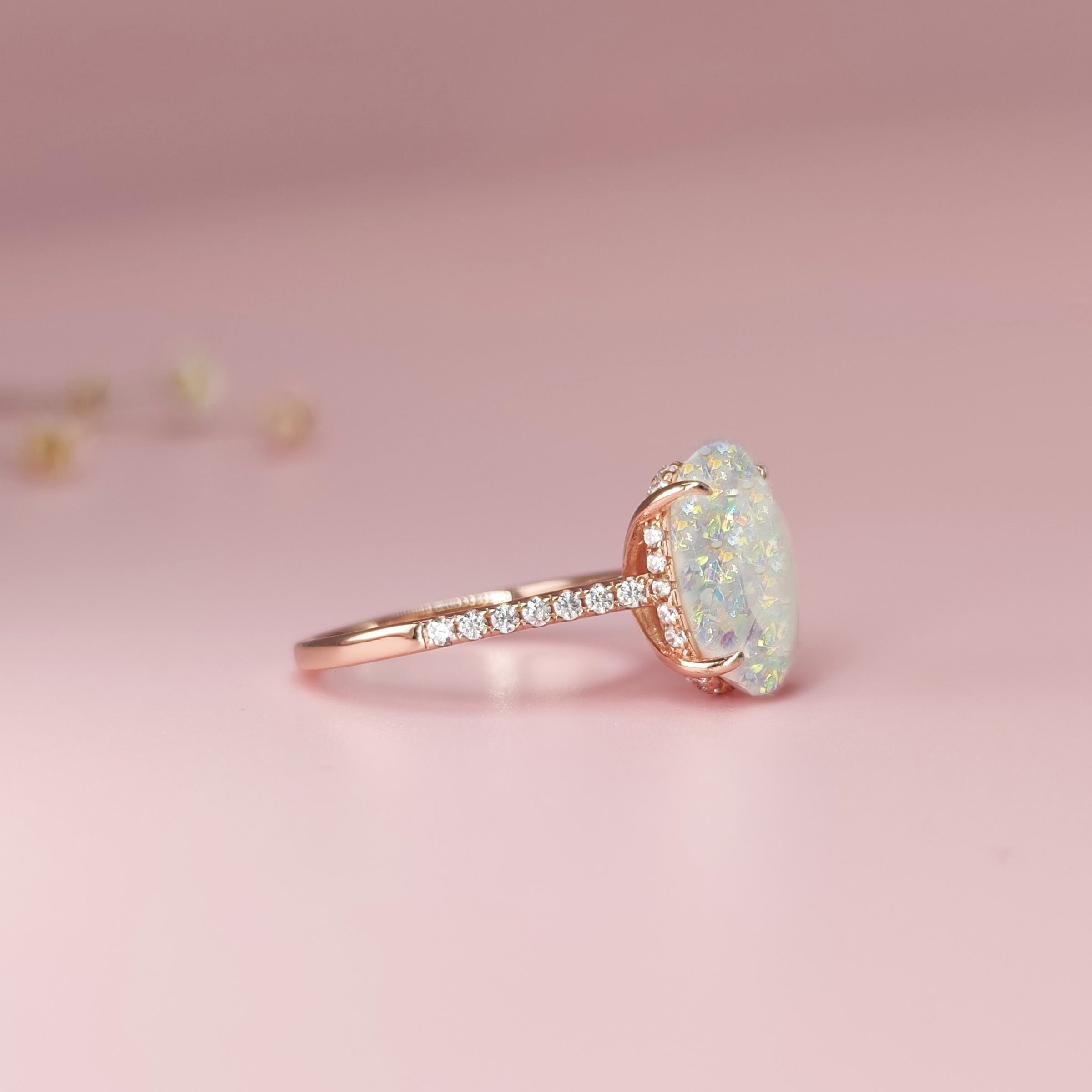 Elegant Oval Ashes Ring for Memorial Keepsake - Perfect for Honoring Loved Ones & Cherished Memories