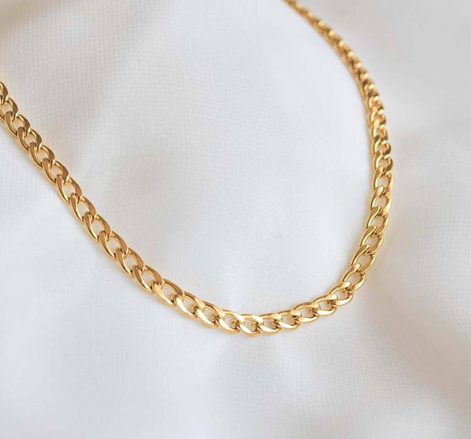 Elegant Gold Chain Choker Necklace for Women - Trendy Layering Piece for Casual & Evening Wear