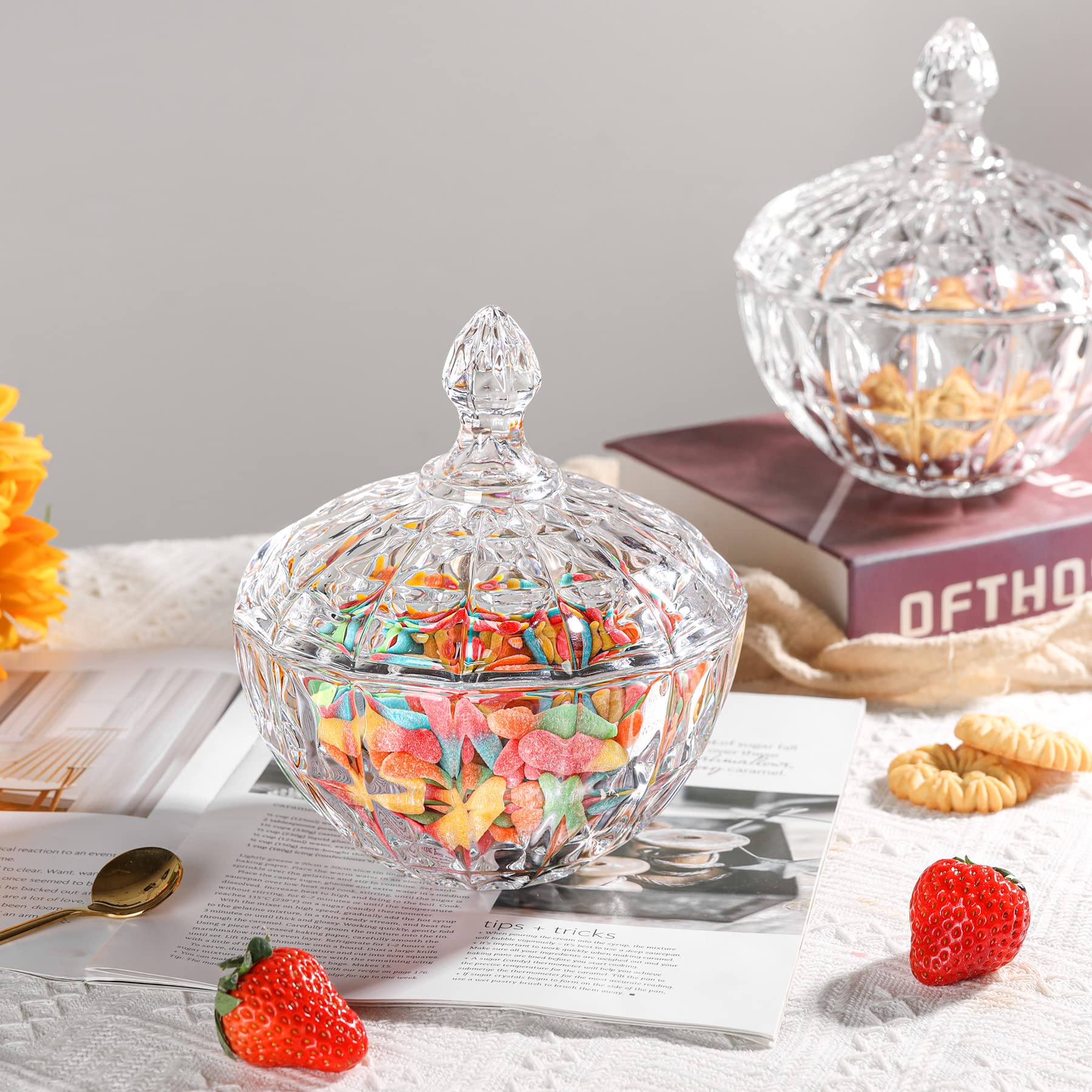 ComSaf Large Glass Candy Dish with Lid - Clear Covered Candy Bowl & Crystal Candy Jar for Home, Kitchen, Office - Decorative Candy Server for Parties, Weddings & Holidays (Set of 1)