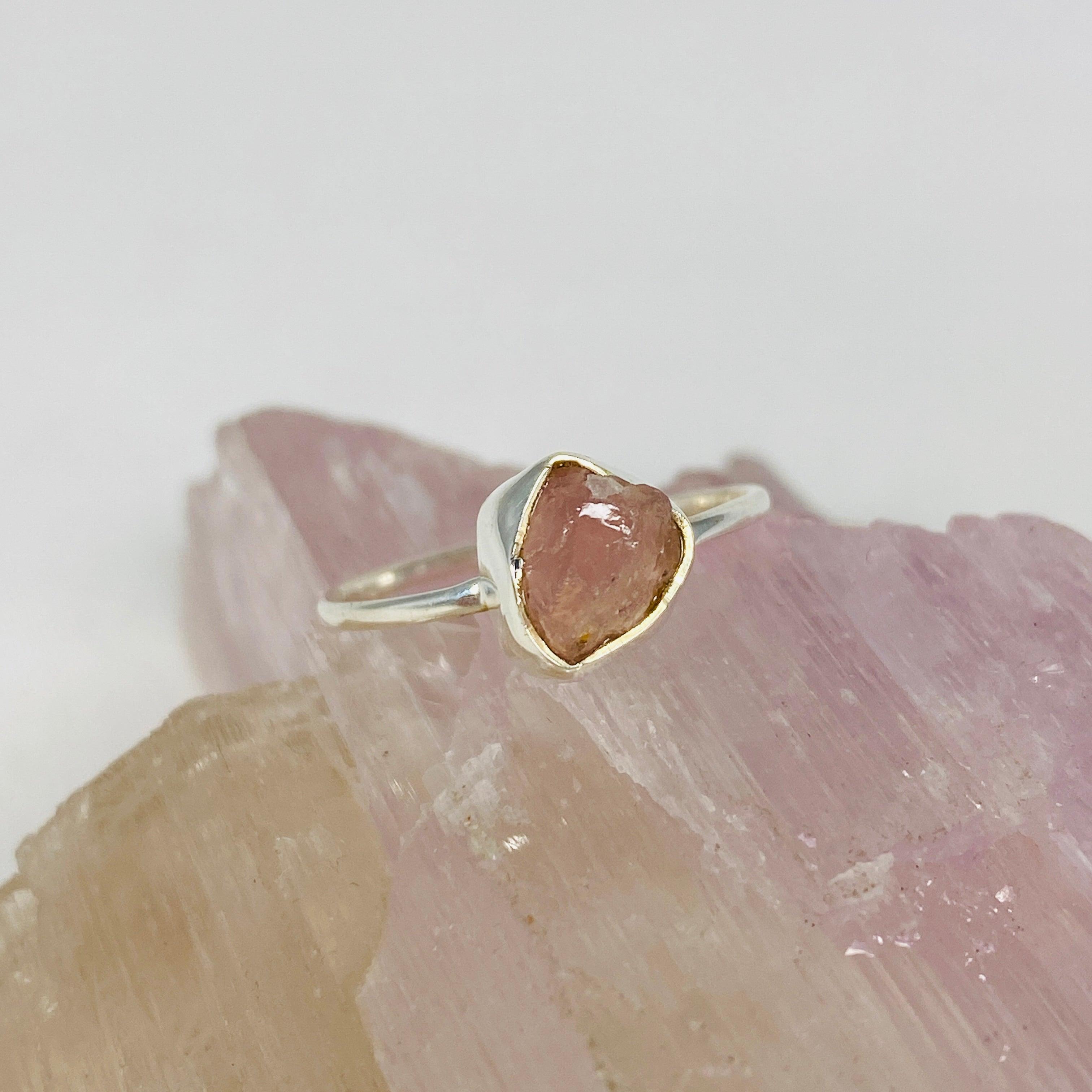 Natural Rose Quartz Raw Crystal Band Ring for Women - Healing Stone Jewelry for Love & Positivity - Perfect for Meditation, Gifts & Spiritual Healing
