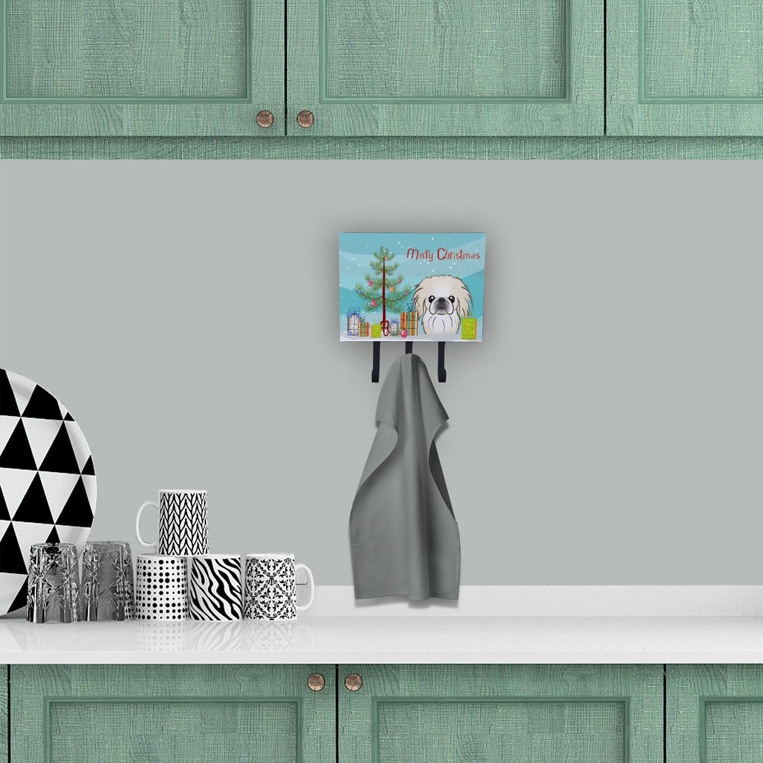 Caroline's Treasures BB1593TH68 Christmas Tree & Pekingese Key Holder - Wall Mount Hooks for Keys, Leashes, Towels, Aprons & Coats - Perfect for Entryway, Kitchen & Pet Organization