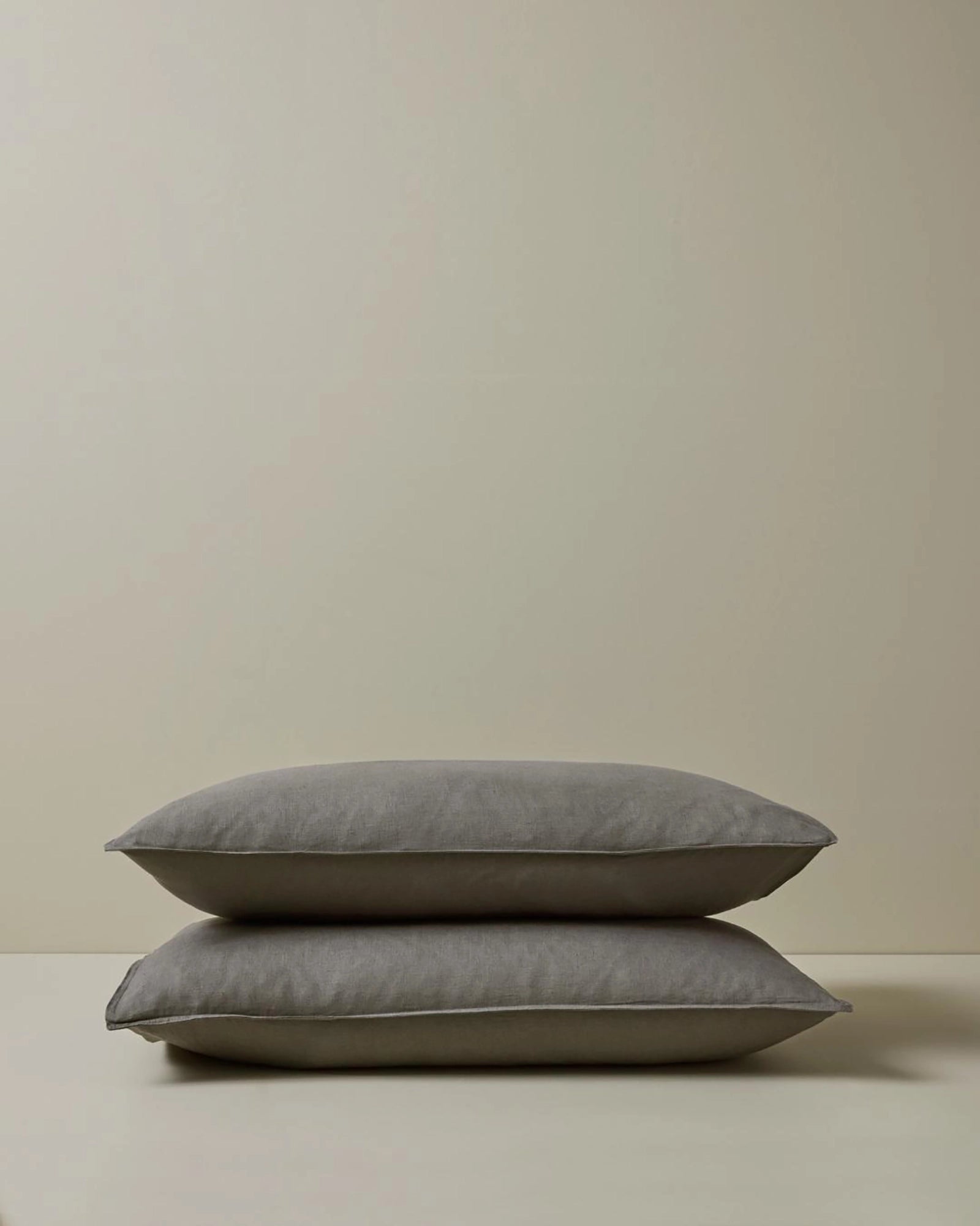Premium Ravello Pillowcase Set - Soft & Breathable Charcoal Gray Bedding - Perfect for Master Bedroom, Guest Room & Luxury Hotels
