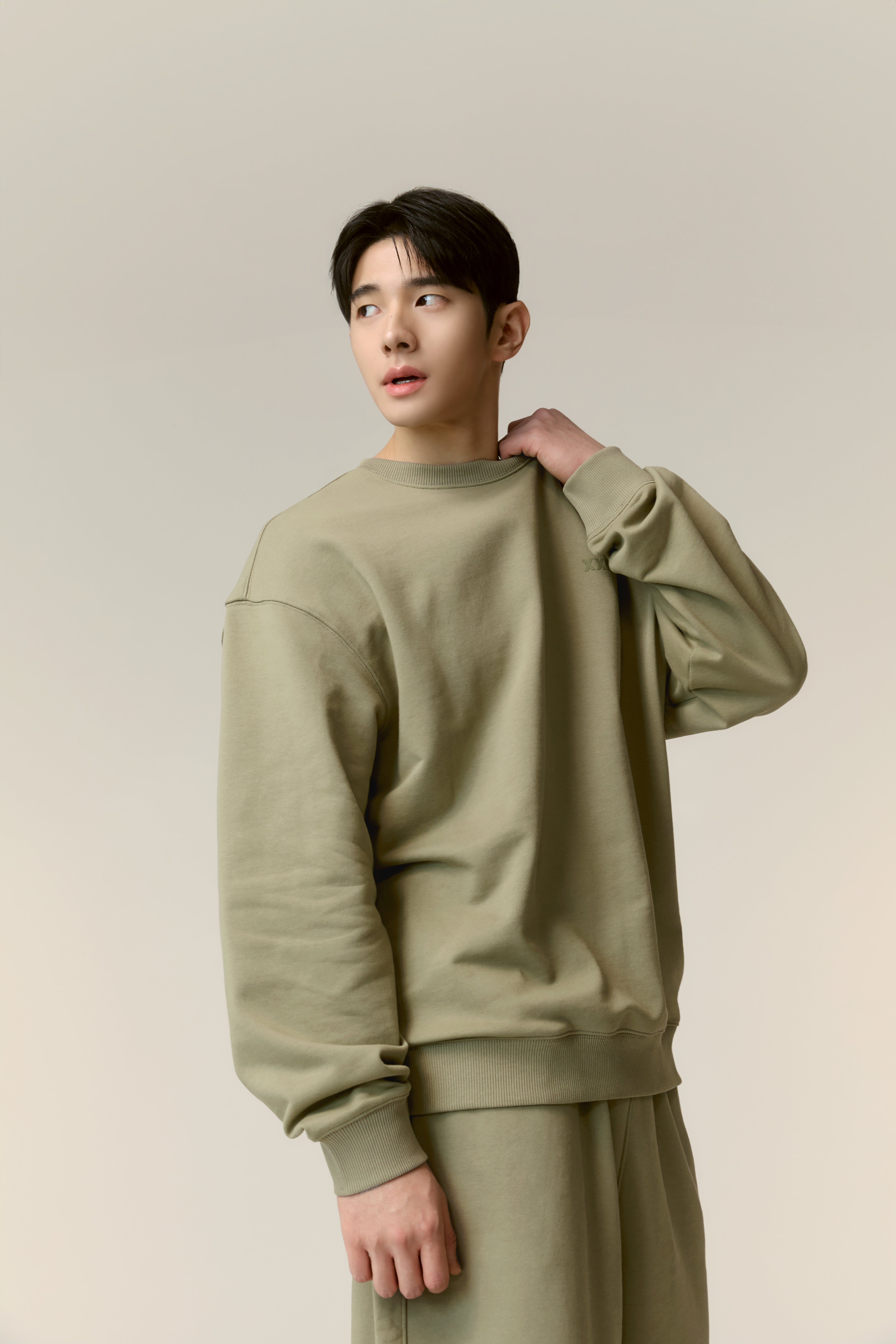 Small Letter Sweatershirt - Cozy Pullover with Minimalist Design for Women & Men | Perfect for Casual Wear, Layering & Fall Fashion