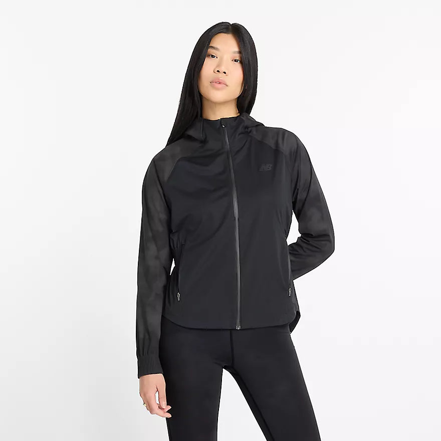 New Balance Women's Reflective Woven Jacket - Lightweight Water-Resistant Running Jacket for Outdoor Jogging & Nighttime Safety