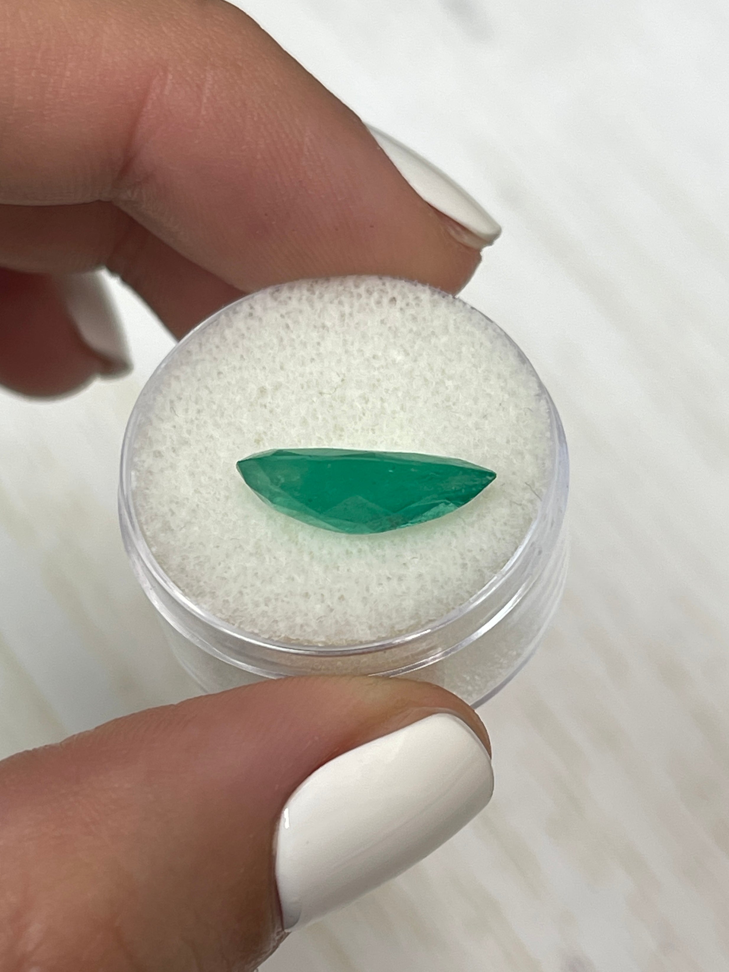 3.84 Carat 16x8.5mm Green Natural Loose Colombian Emerald Pear Cut Gemstone for Jewelry Making, Engagement Rings & Luxury Gifts