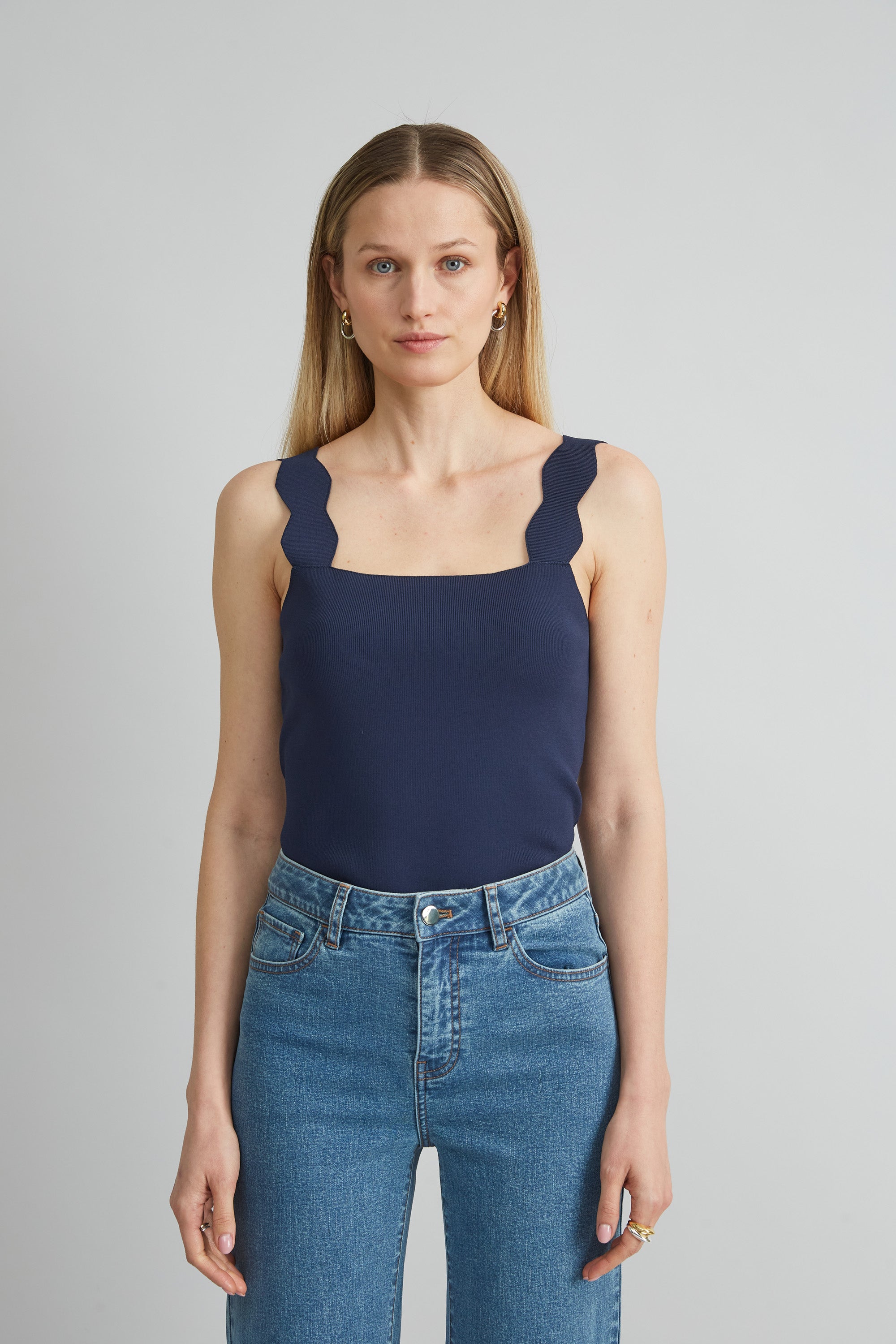 Stylish Scallop Hem Sweater Tank Top for Women - Perfect for Casual Outfits, Layering & Summer Fashion