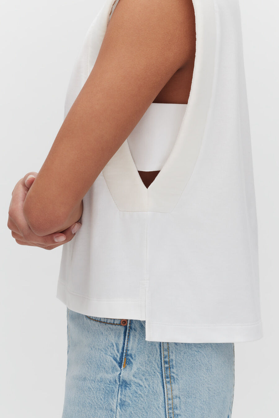 Cropped Tank Tops for Women - Trendy Summer Sleeveless Shirts - Casual & Workout Wear - Perfect for Gym, Yoga, and Beach Outfits