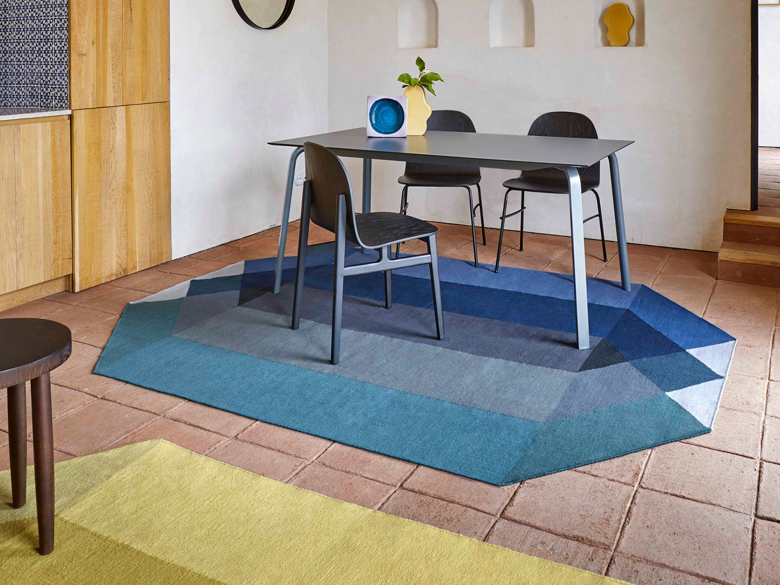 Luxury Diamond Pattern Area Rug - Soft & Durable for Living Room, Bedroom, Office Decor - Elegant Home Floor Covering for Modern Interior Design