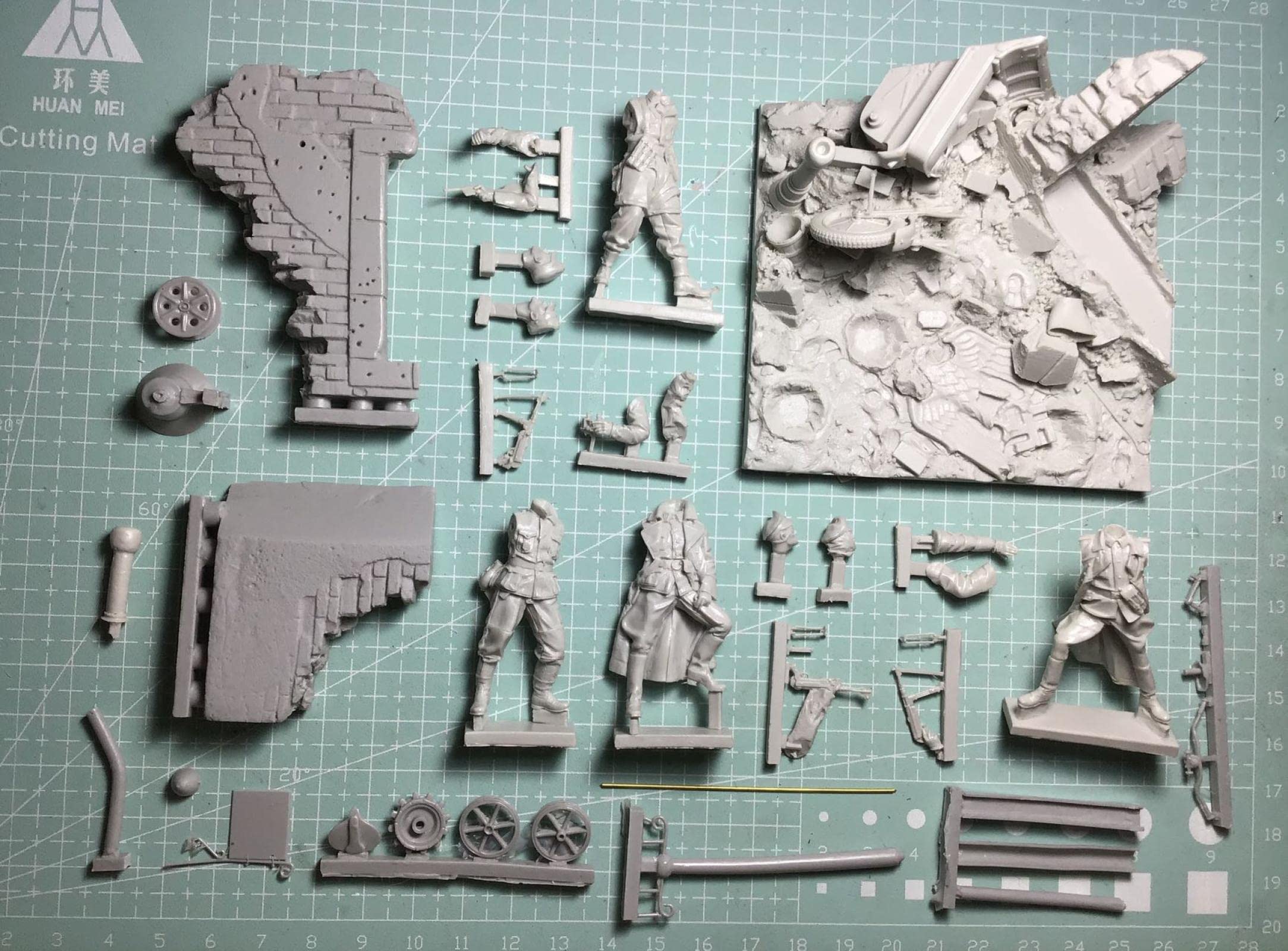 1/35 WWII German Soldier Miniature Kit - Unassembled Unpainted Resin Model for Wargaming & Diorama - Highly Detailed Die Cast Figure for Historical Collectors & Tabletop Gamers - Perfect for Military Displays, Model Building Projects and War Game Scenarios