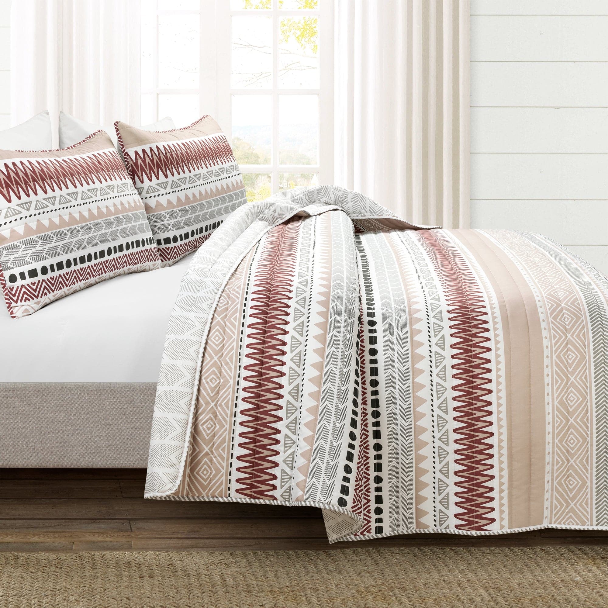 Southwest Stripe Reversible 3-Piece Quilt Set - King Size Bedding with Matching Pillow Shams, Southwestern Style for Bedroom & Guest Room Decor