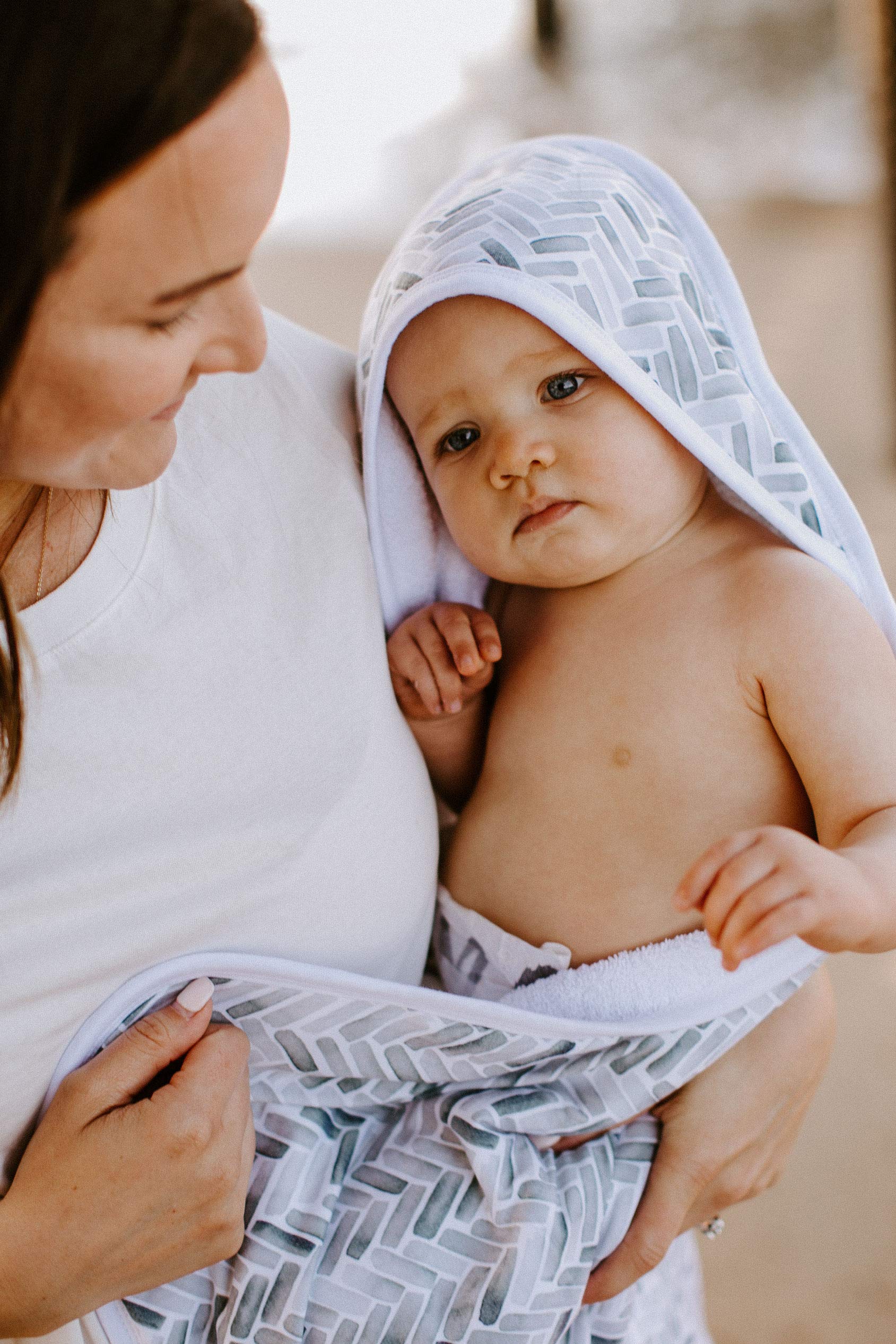 Premium Copper Pearl Knit Hooded Bath Towel with Soft Terry Cloth Interior - Ultra Absorbent Baby & Toddler Bath Wrap for Spa, Pool & Beach Days