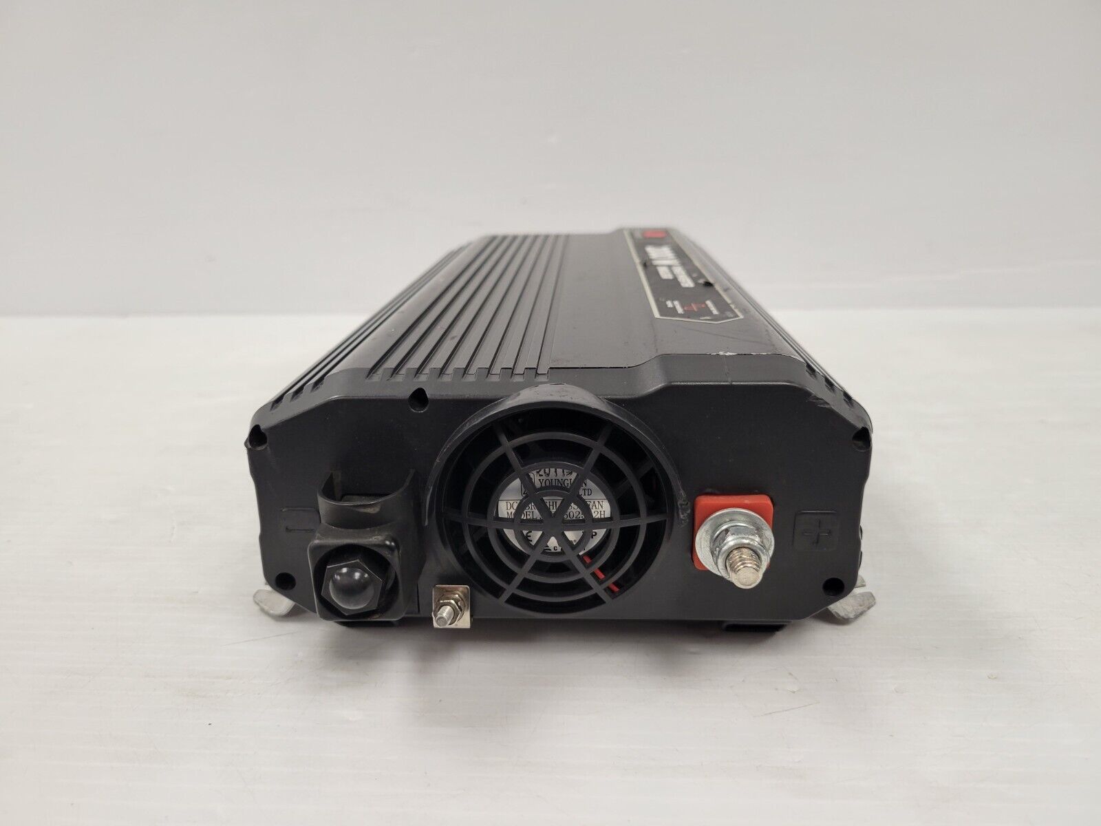 Motomaster C1C2000M Power Inverter - 2000W Car Inverter for Laptops, Phones & Small Appliances | Perfect for Road Trips, Camping & Emergency Power Backup
