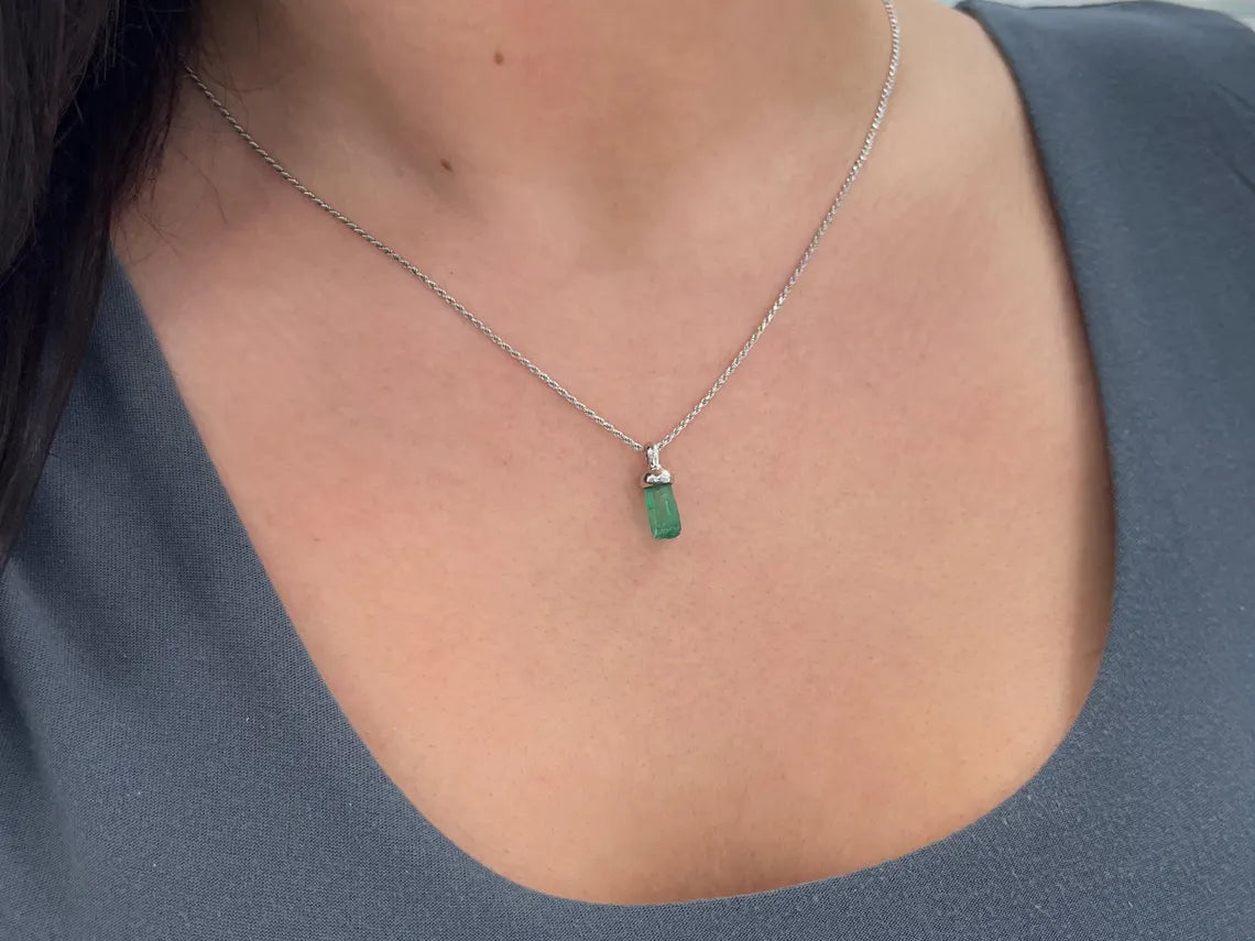 2.10ct Natural Rough Cut Colombian Emerald Crystal Pendant Necklace - Handmade Jewelry for Women, Gift for Her, Perfect for Weddings & Special Occasions