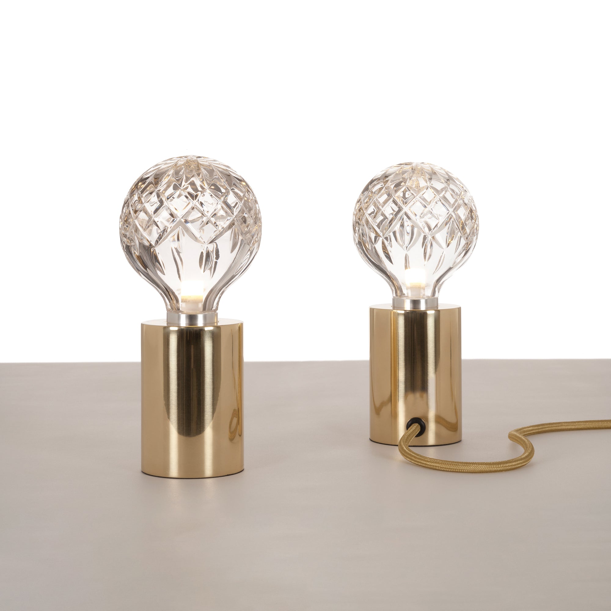 Elegant Crystal Bulb Table Lamp - Modern LED Bedside Light for Living Room, Bedroom, or Office Decor - Perfect for Reading, Relaxing, and Ambient Lighting