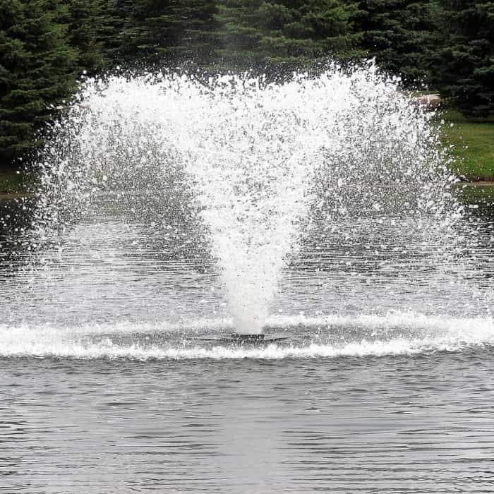 Scott North Star Floating Pond Aerator Fountain - Energy Efficient Water Aeration System for Lakes, Ponds & Small Water Features - Perfect for Backyard Ponds, Koi Ponds & Water Gardens