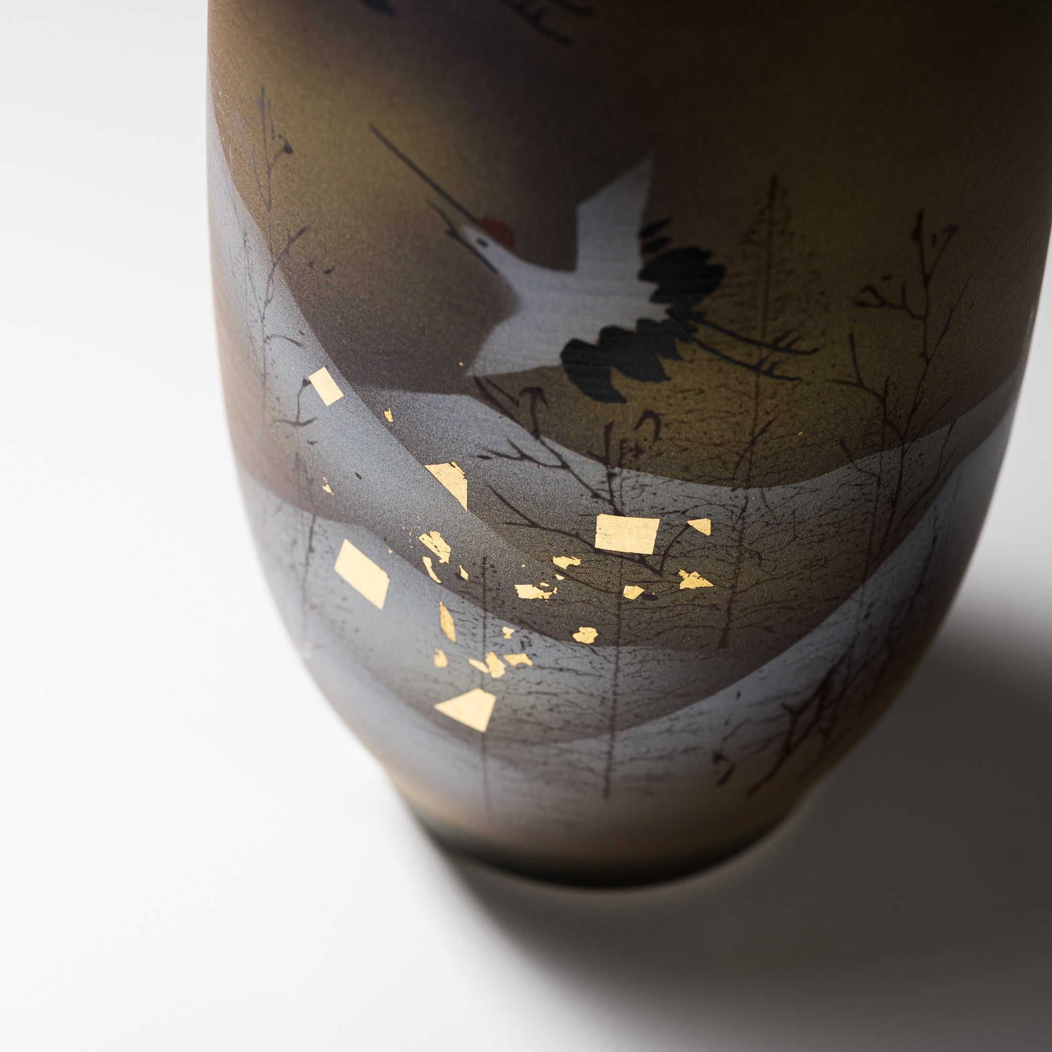 Kutani Ware Vase with Golden Crane Design - Japanese Handcrafted Ceramic Flower Vase for Home Decor, Wedding Gift & Luxury Interior Design