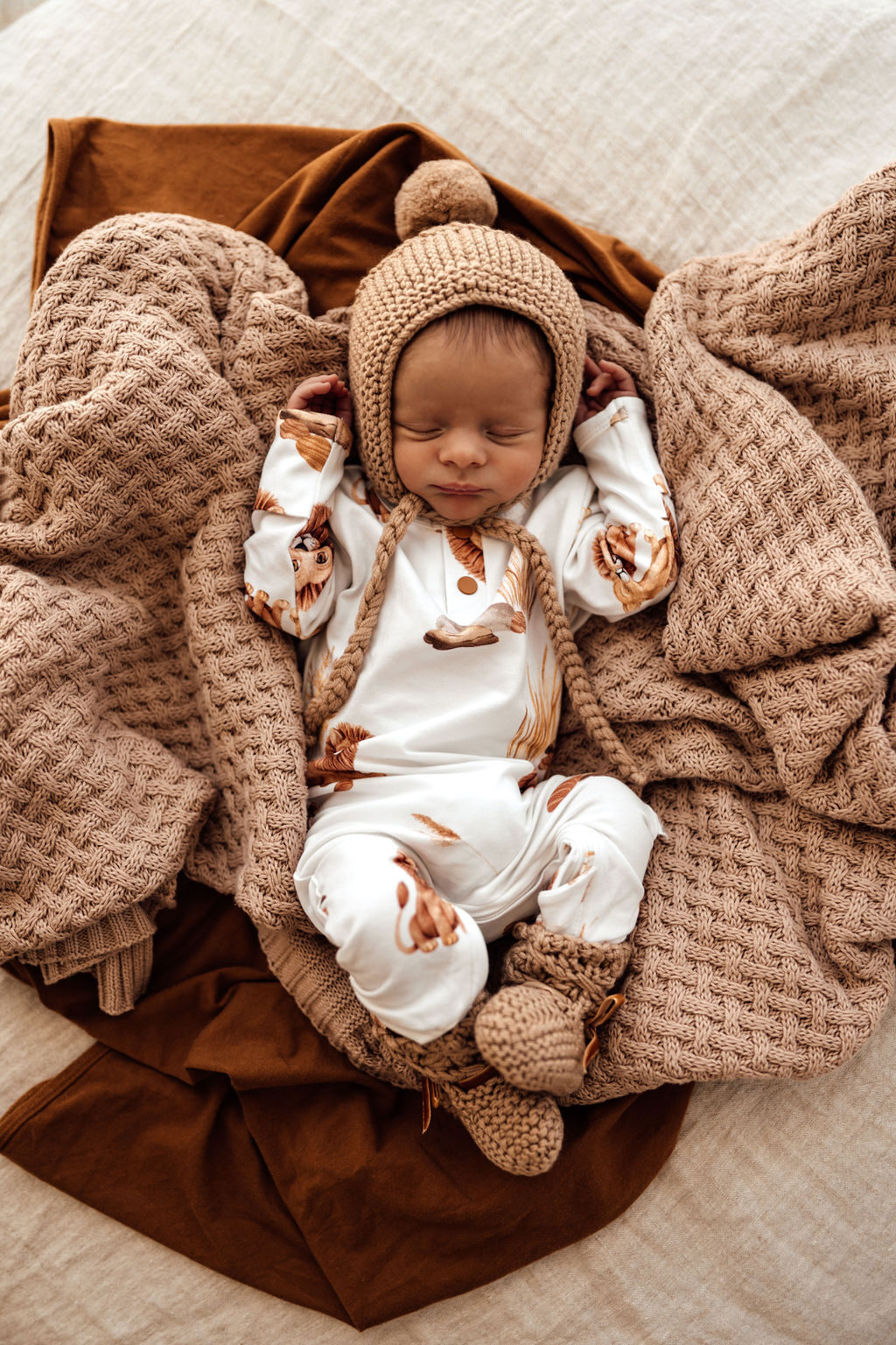 Organic Baby Grow Suit - Snuggle Hunny Lion Print - Soft & Comfortable for Newborns & Infants - Perfect for Playtime, Naptime & Photo Shoots